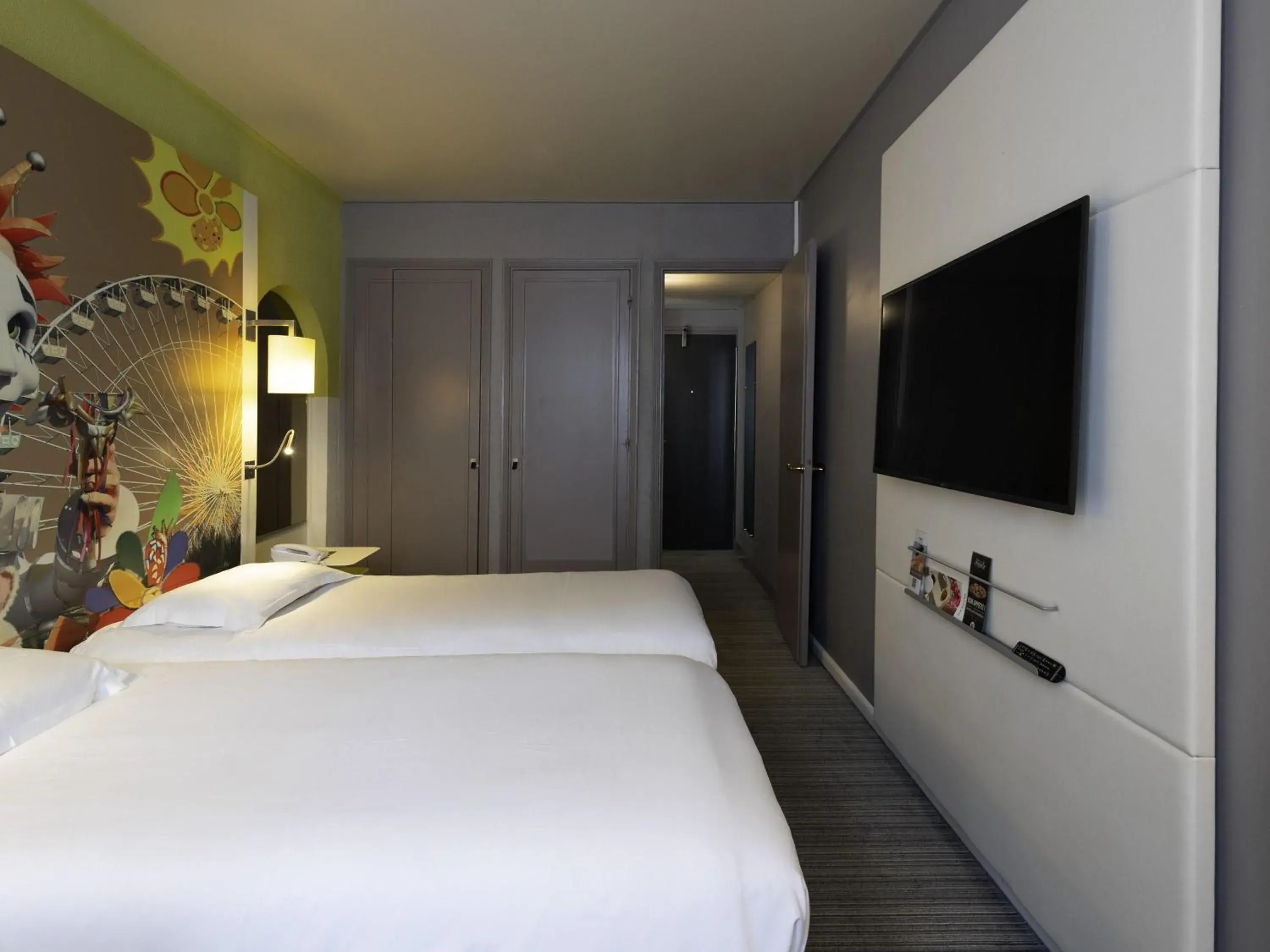 Bedroom, Bed in Mercure Nice Centre Grimaldi Bedroom, Bed in Mercure Nice Centre Grimaldi