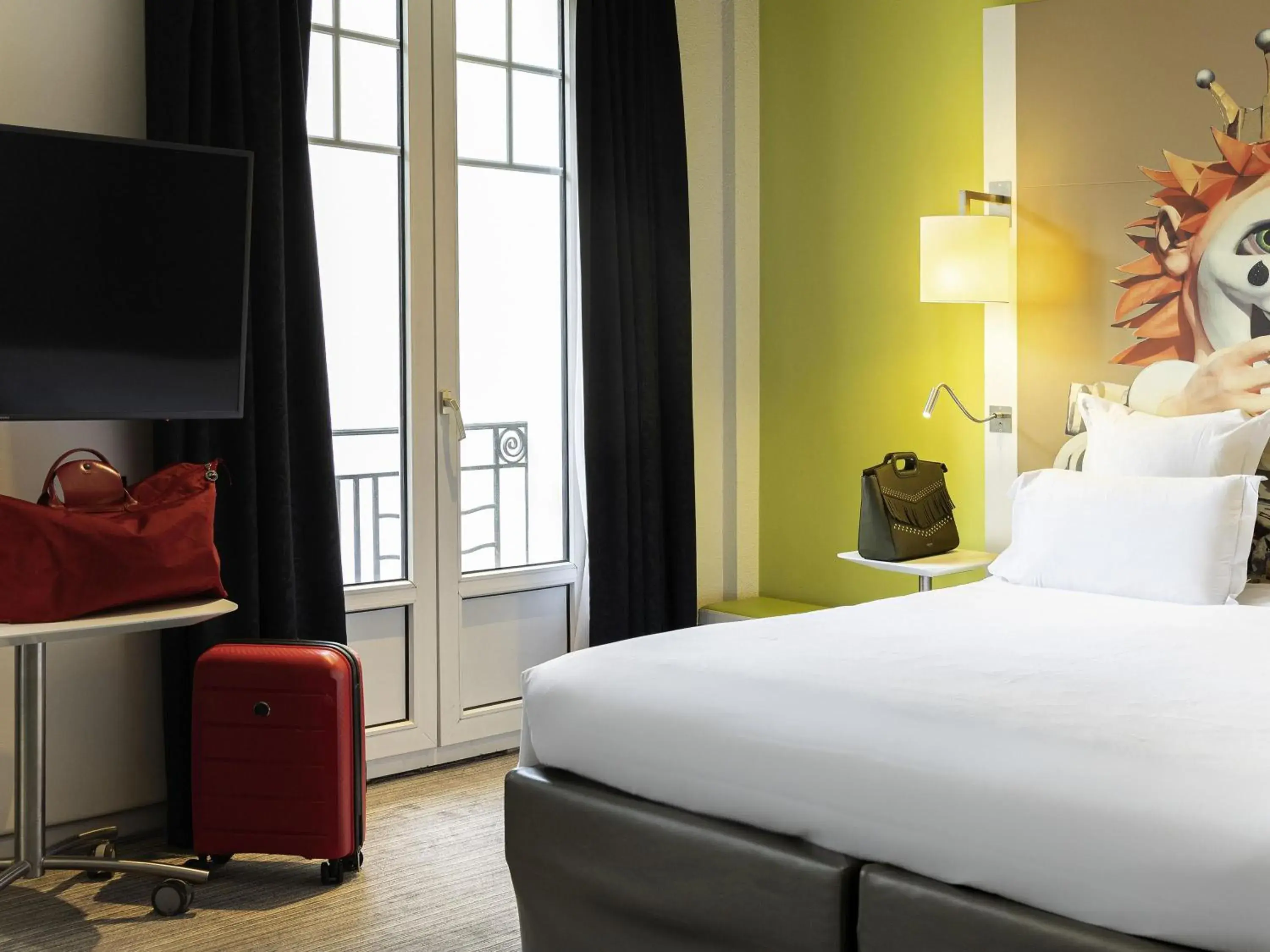 Bedroom, Bed in Mercure Nice Centre Grimaldi Bedroom, Bed in Mercure Nice Centre Grimaldi