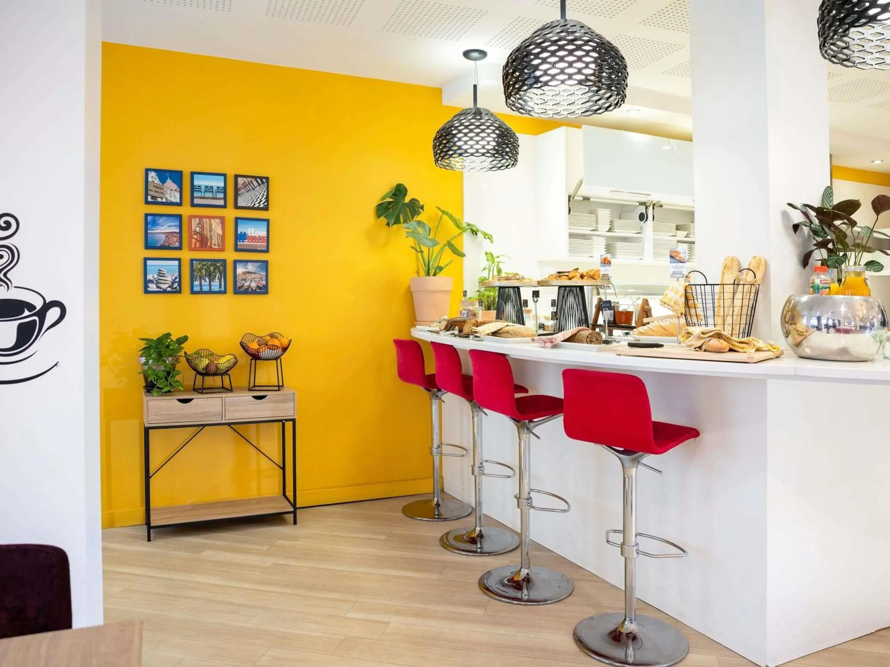 Property building in Mercure Nice Centre Grimaldi Property building in Mercure Nice Centre Grimaldi