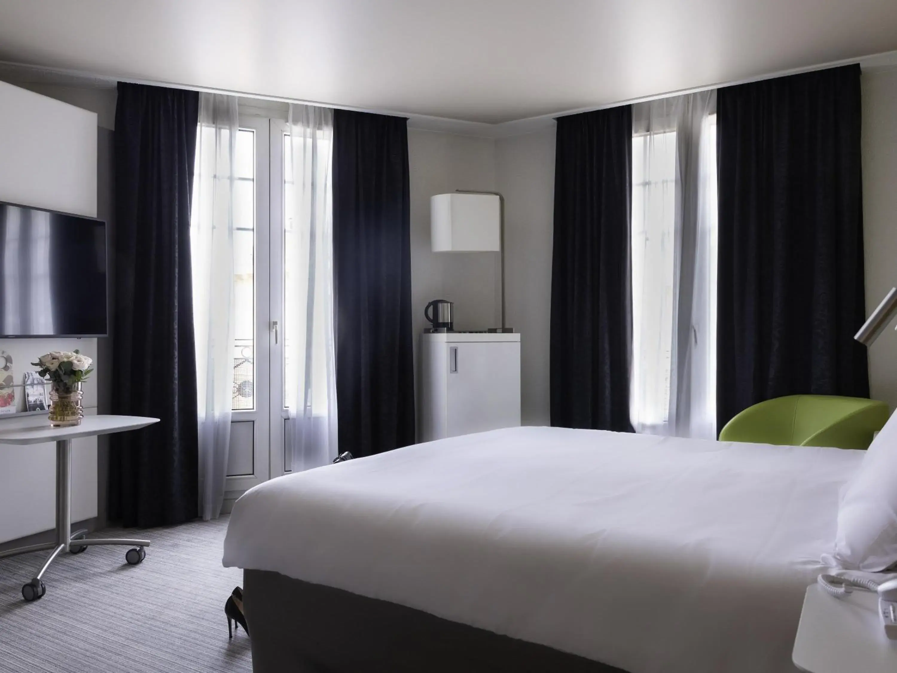 Bedroom, Bed in Mercure Nice Centre Grimaldi Bedroom, Bed in Mercure Nice Centre Grimaldi