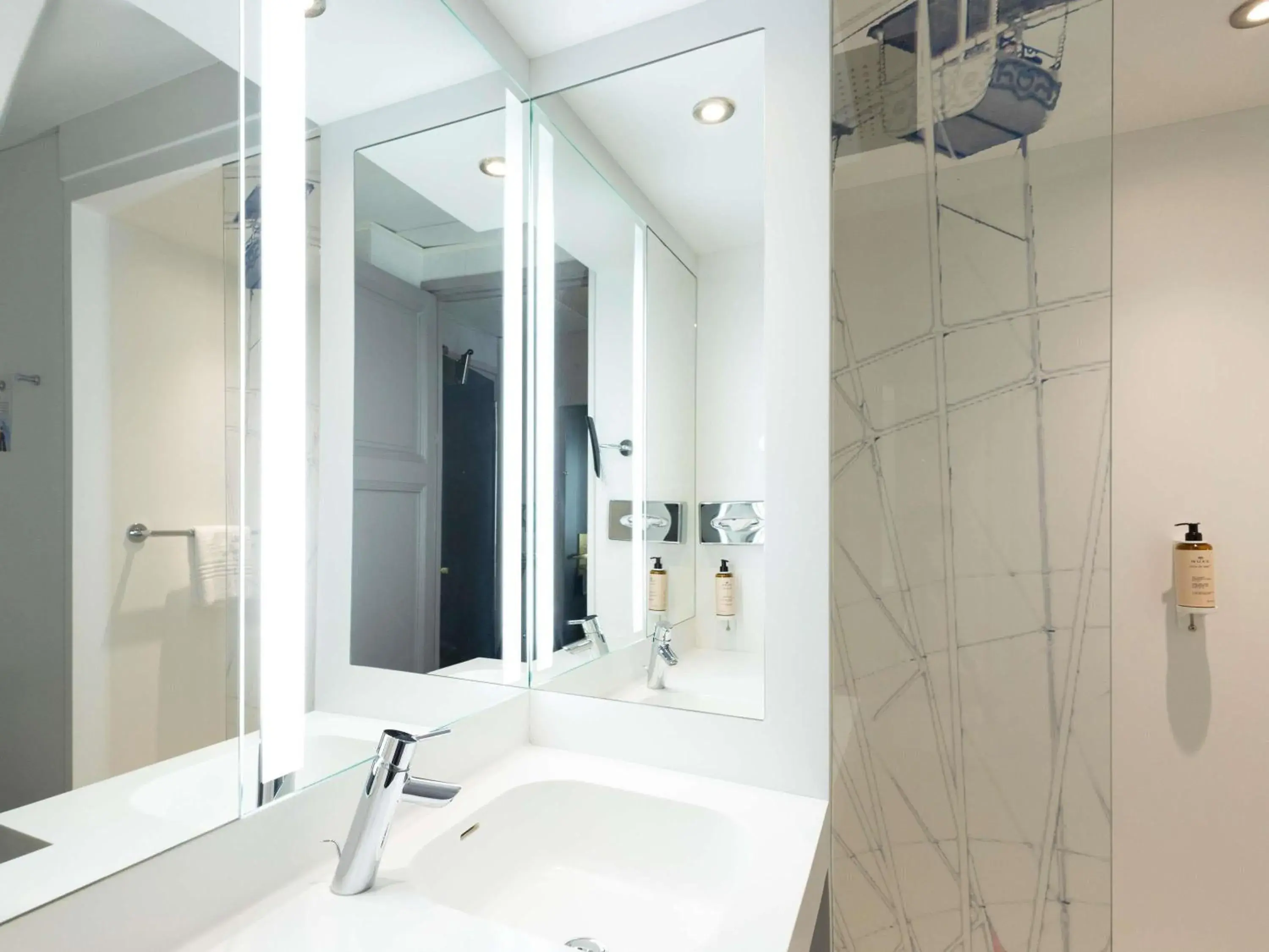 Bedroom in Mercure Nice Centre Grimaldi Bedroom in Mercure Nice Centre Grimaldi