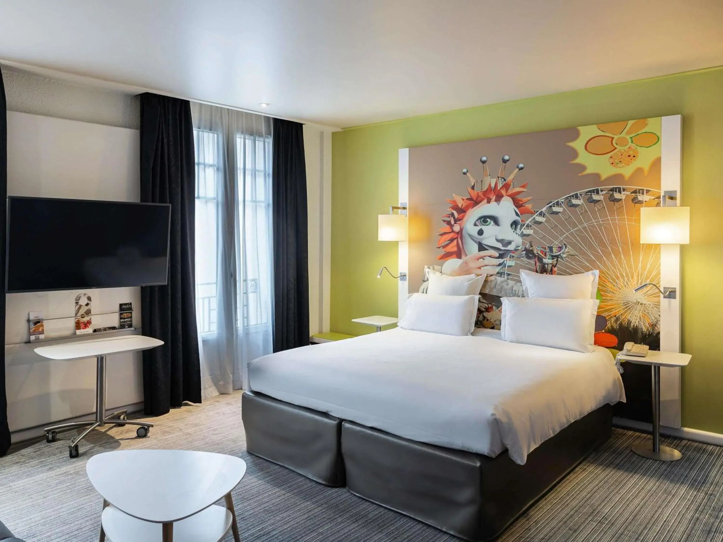 Bedroom, Bed in Mercure Nice Centre Grimaldi Bedroom, Bed in Mercure Nice Centre Grimaldi