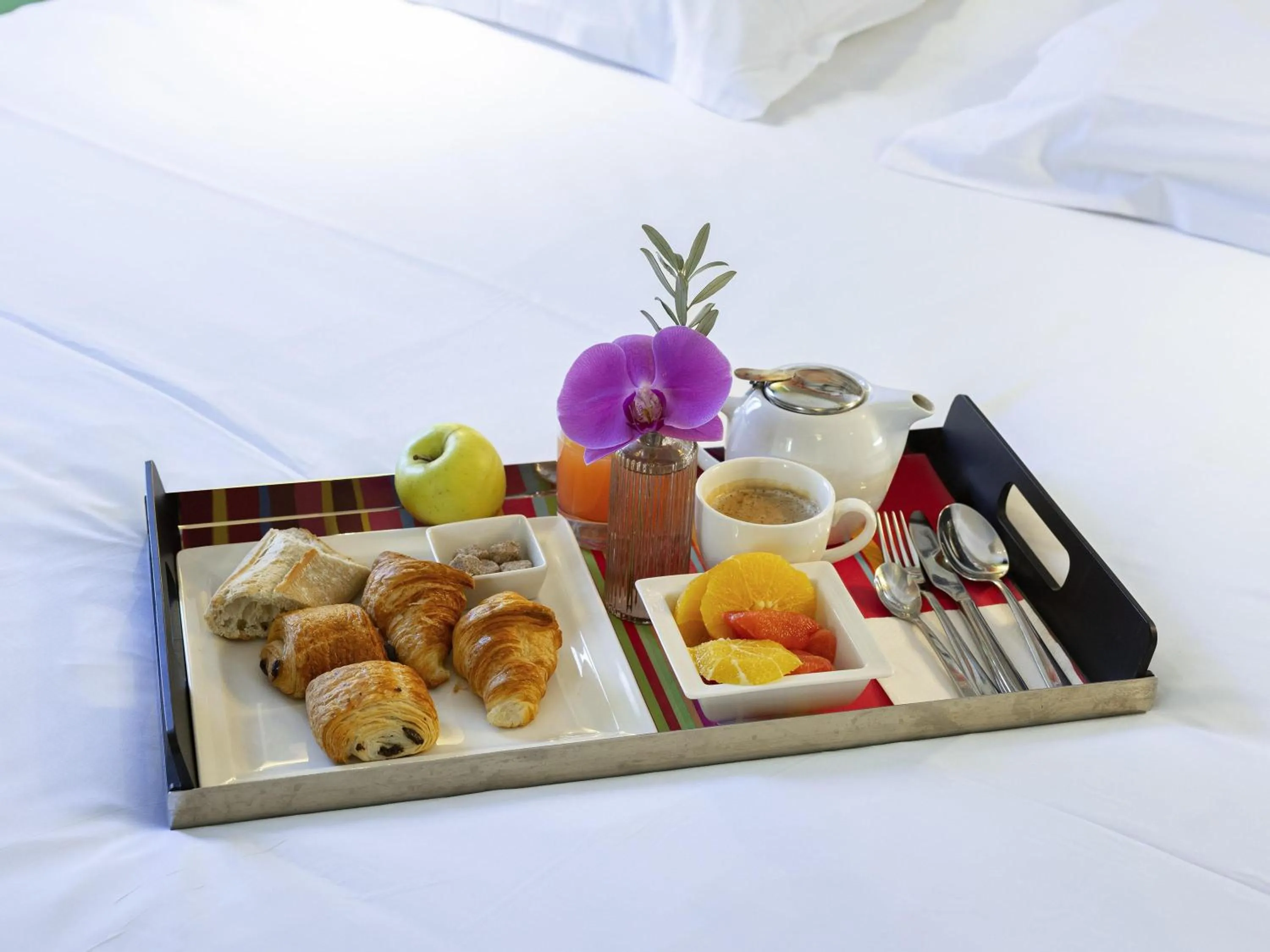 Bedroom, Bed in Mercure Nice Centre Grimaldi