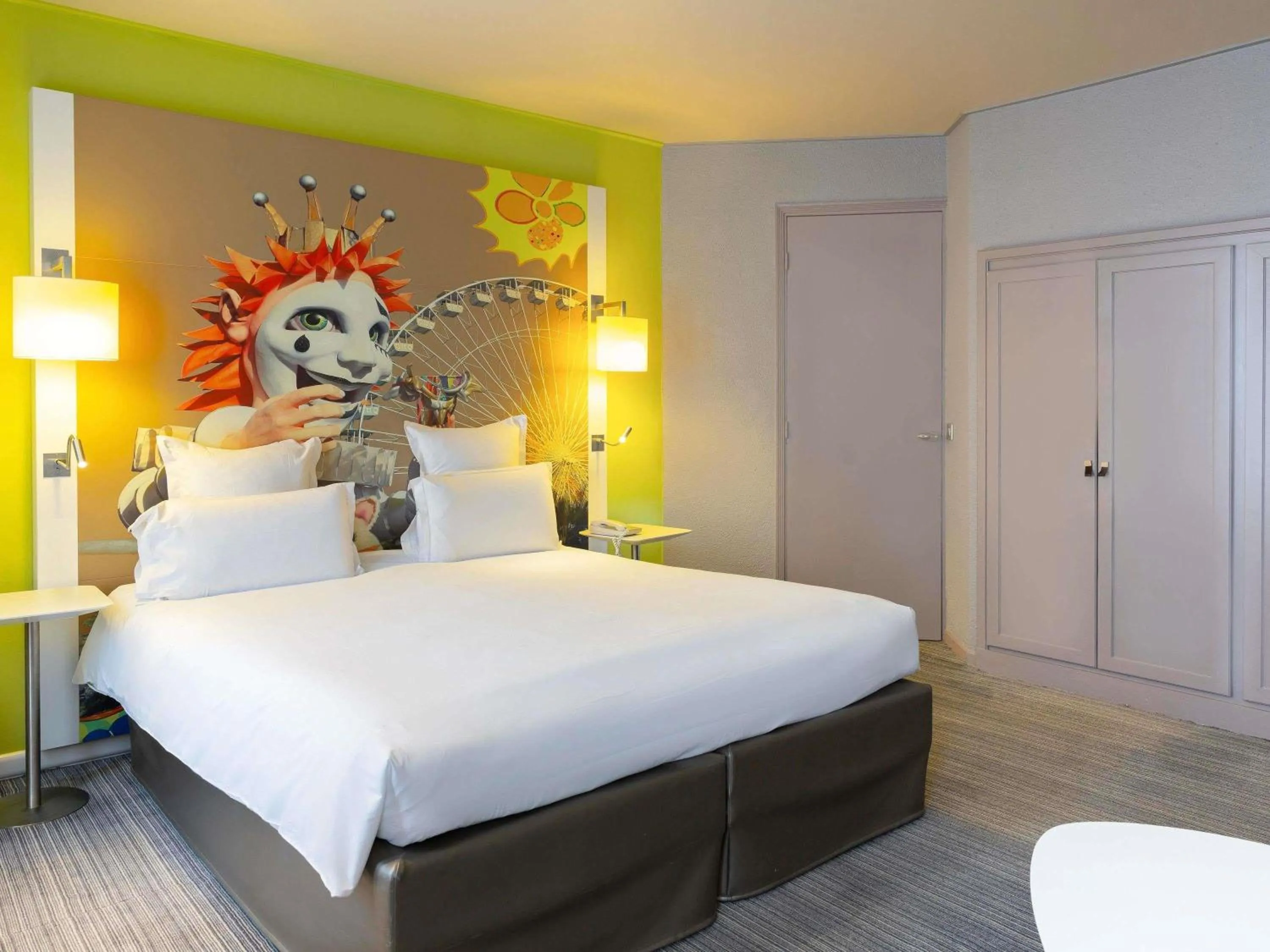 Bedroom, Bed in Mercure Nice Centre Grimaldi