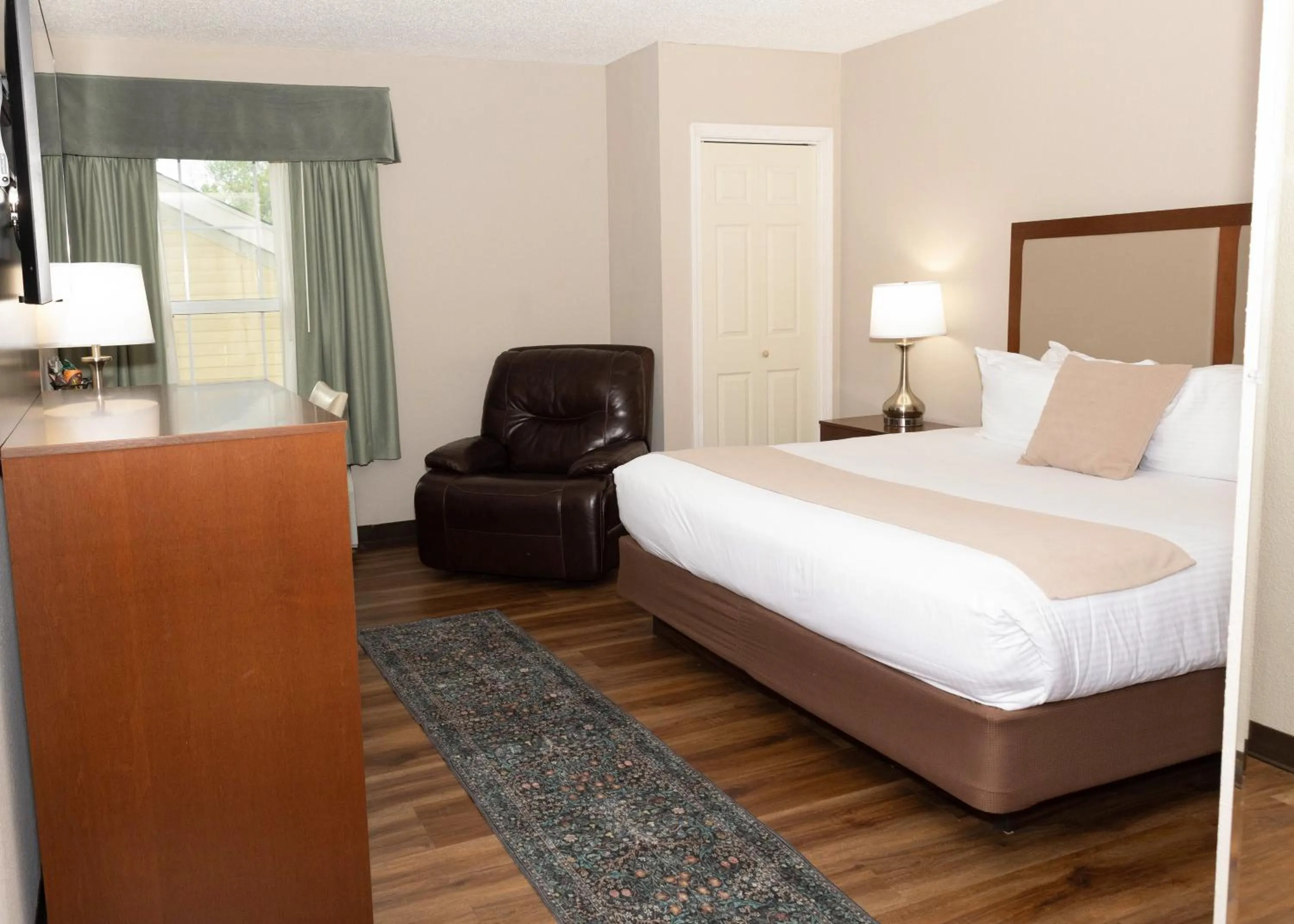 Photo of the whole room, Bed in D. Hotel Suites & Spa