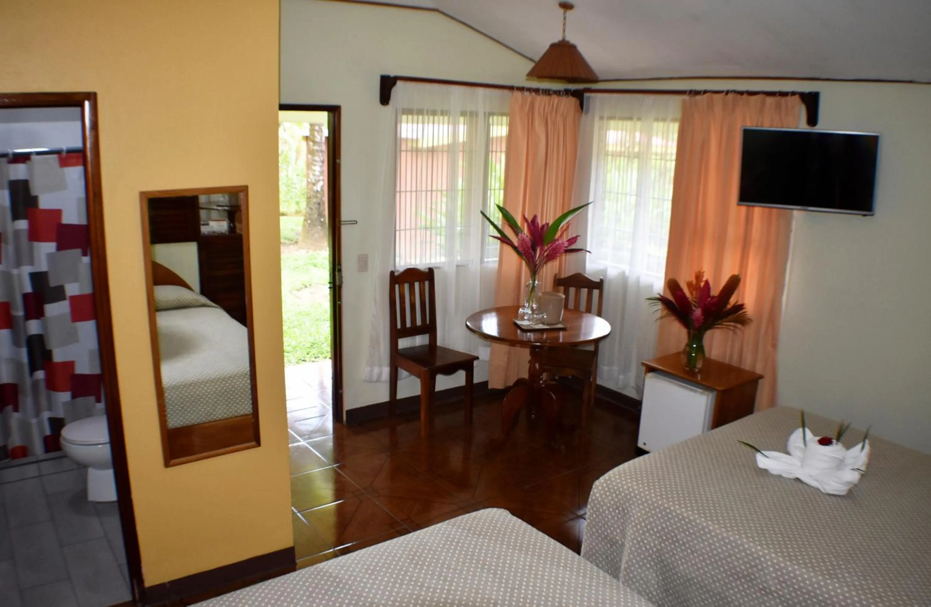 Bed in Hotel Arenal Country Inn