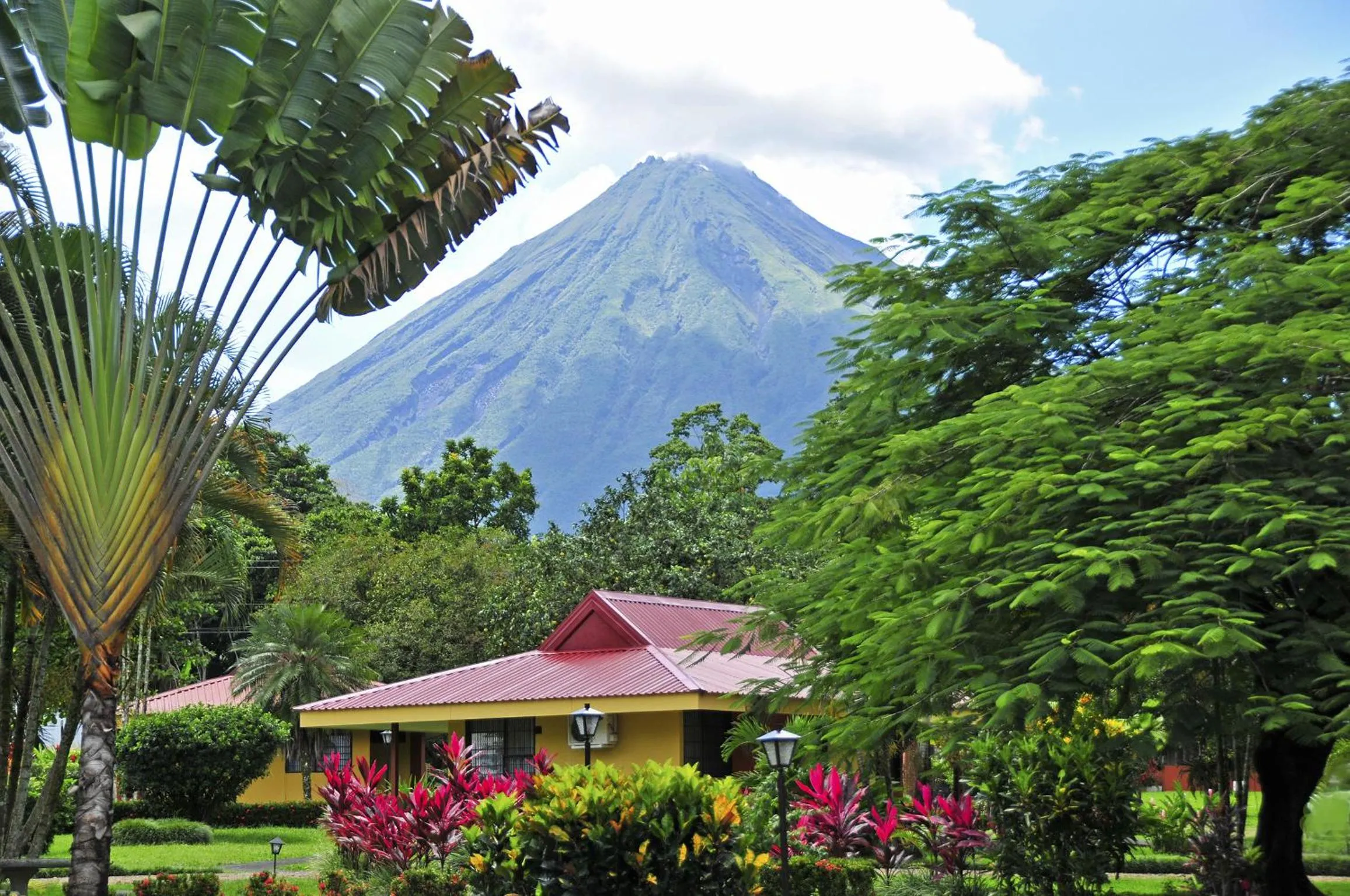 Facade/entrance in Hotel Arenal Country Inn