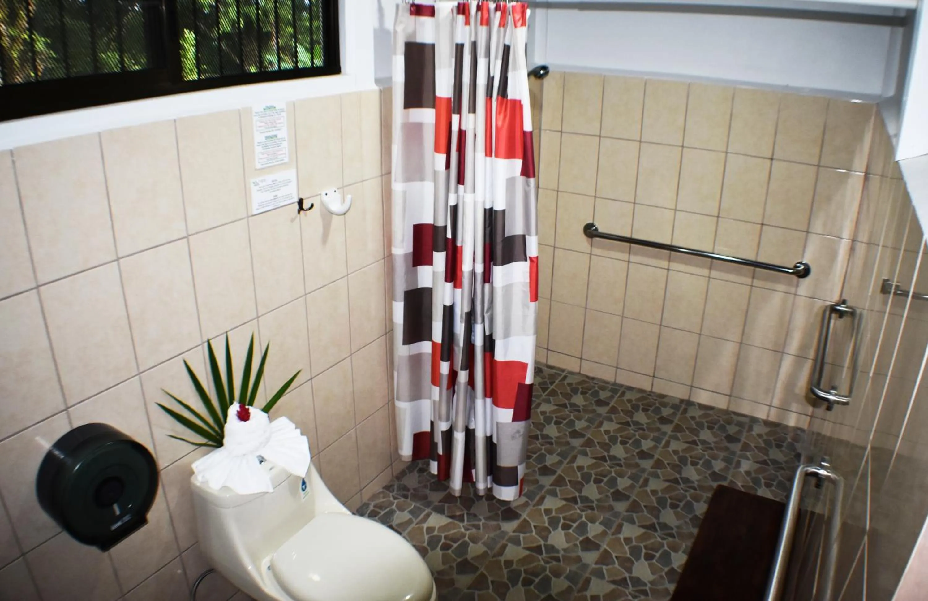 Bathroom in Hotel Arenal Country Inn