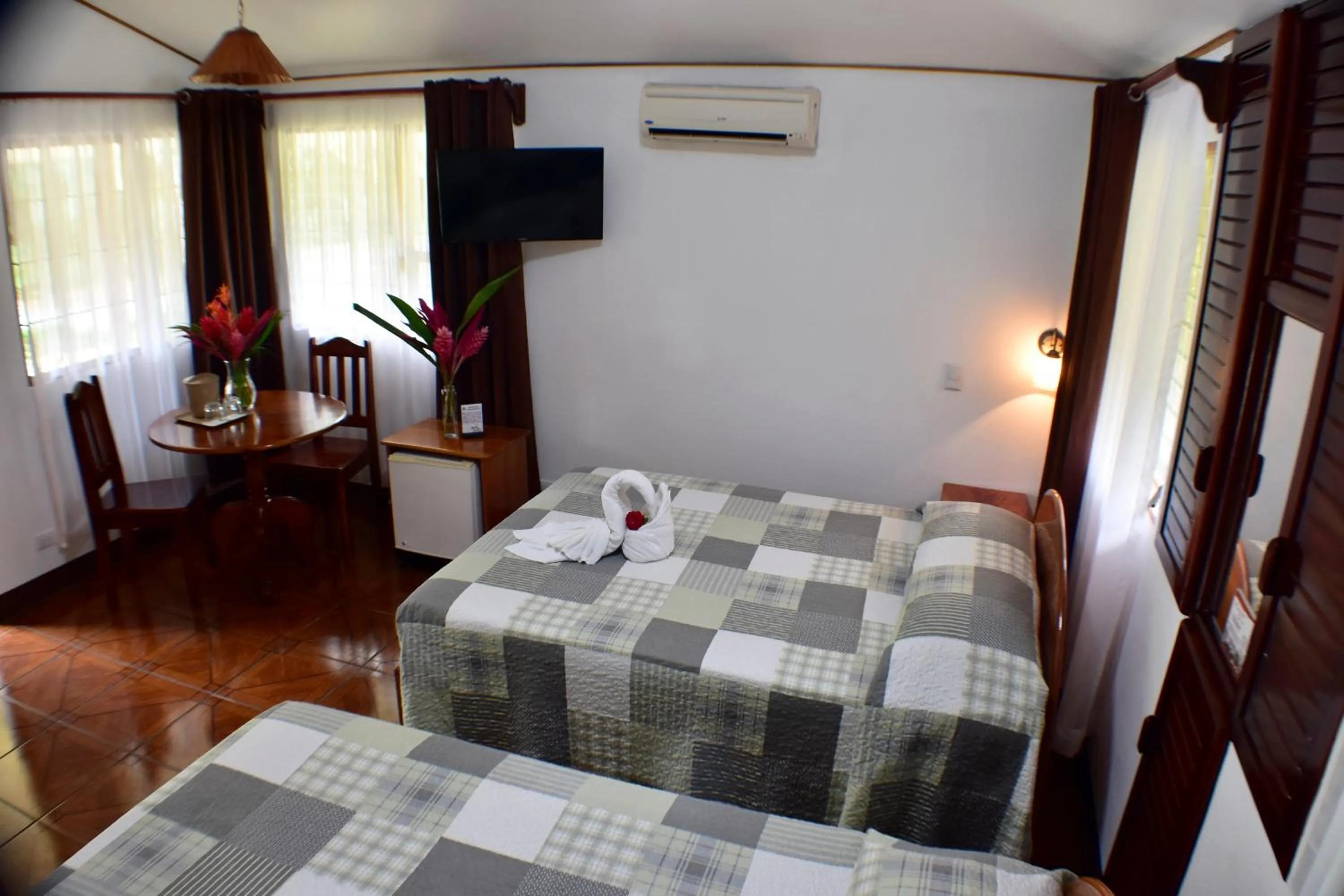Photo of the whole room, Bed in Hotel Arenal Country Inn