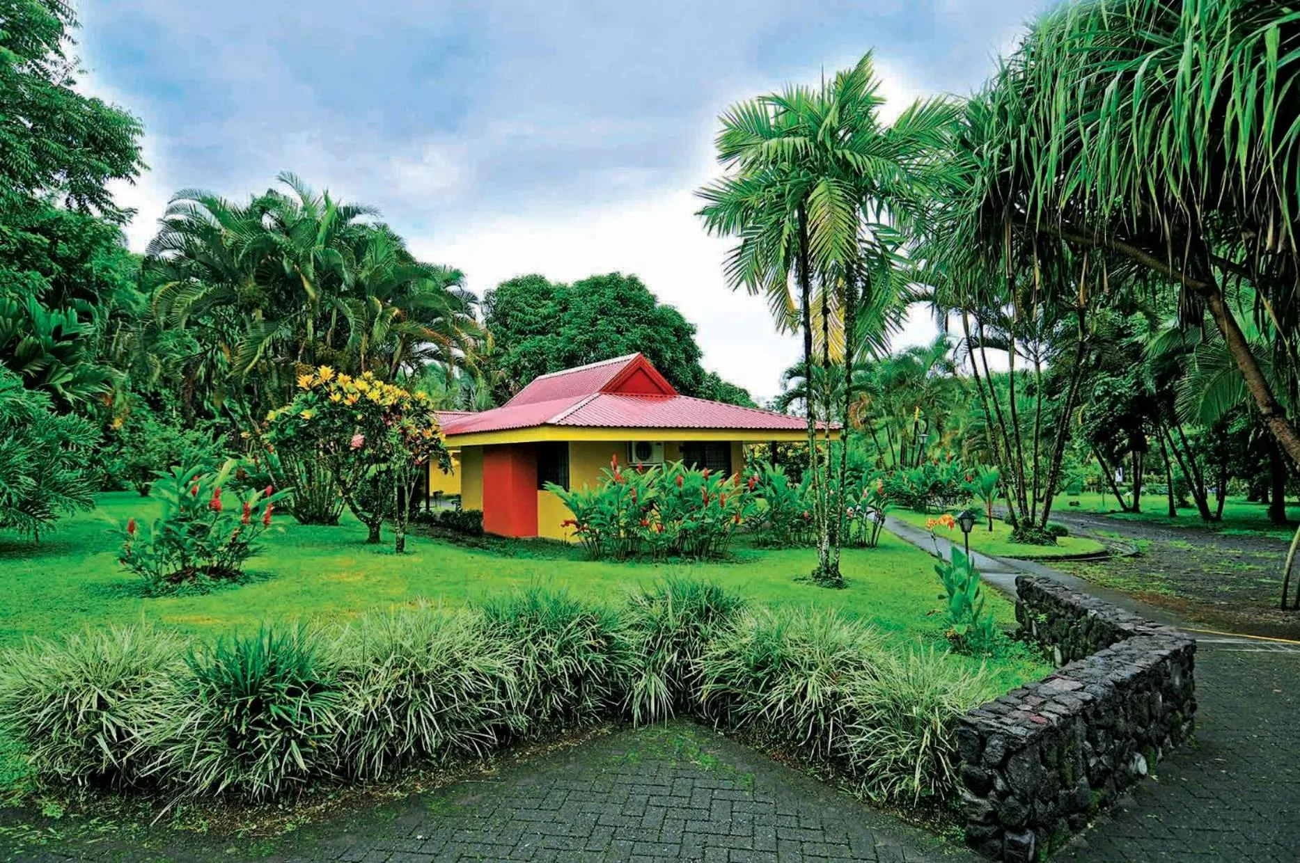 Property building in Hotel Arenal Country Inn