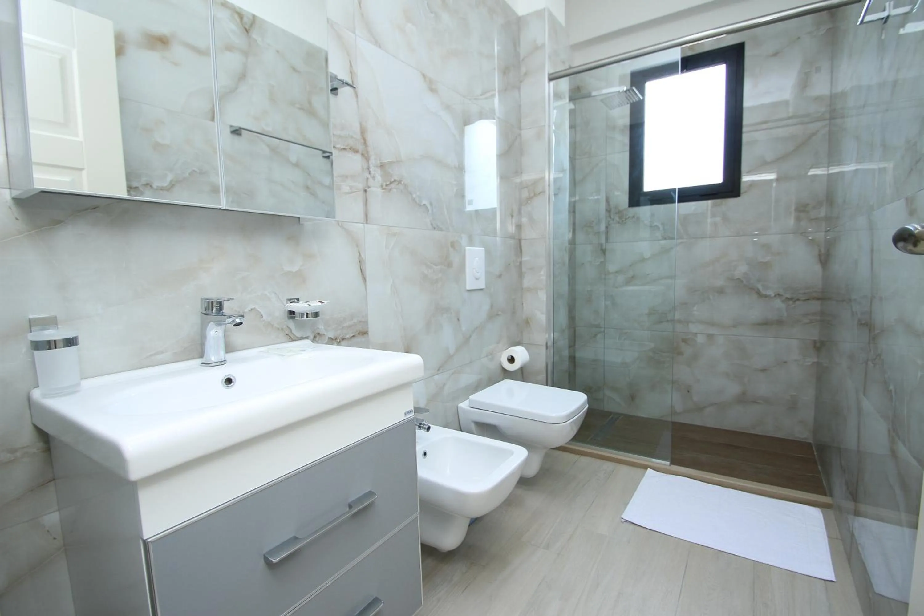 Toilet in Hotel Roalb