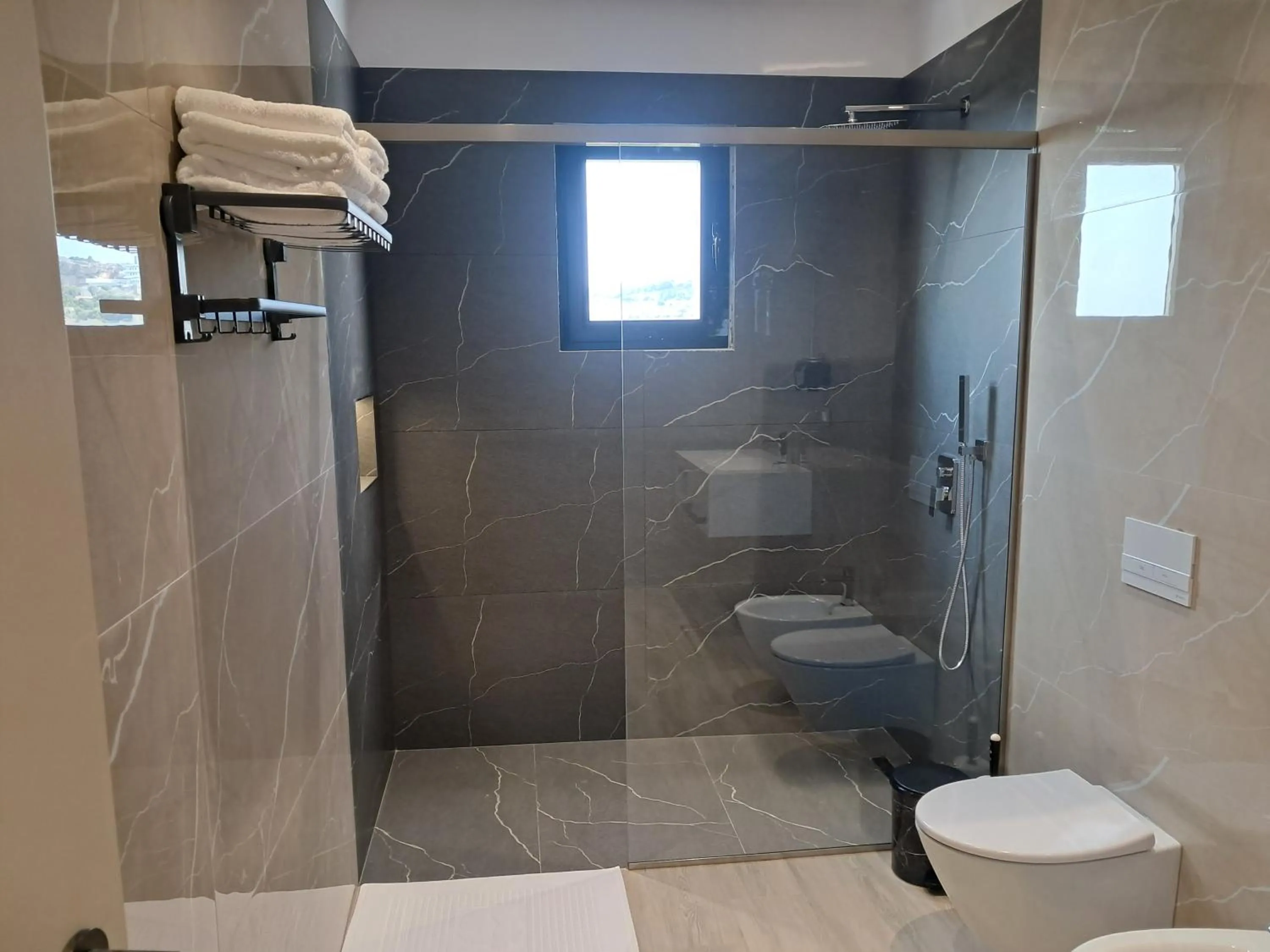 Shower in Hotel Roalb