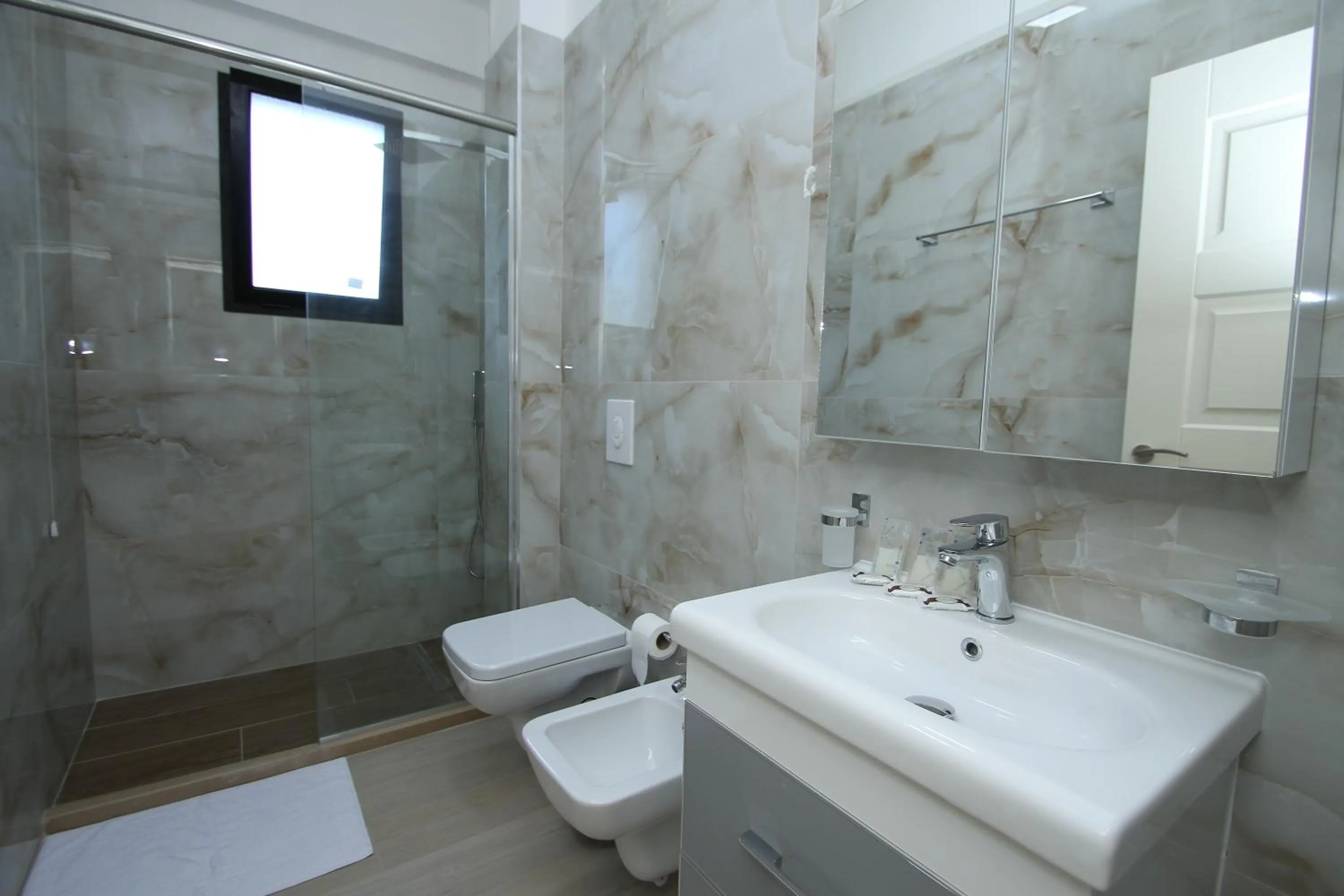 Toilet in Hotel Roalb