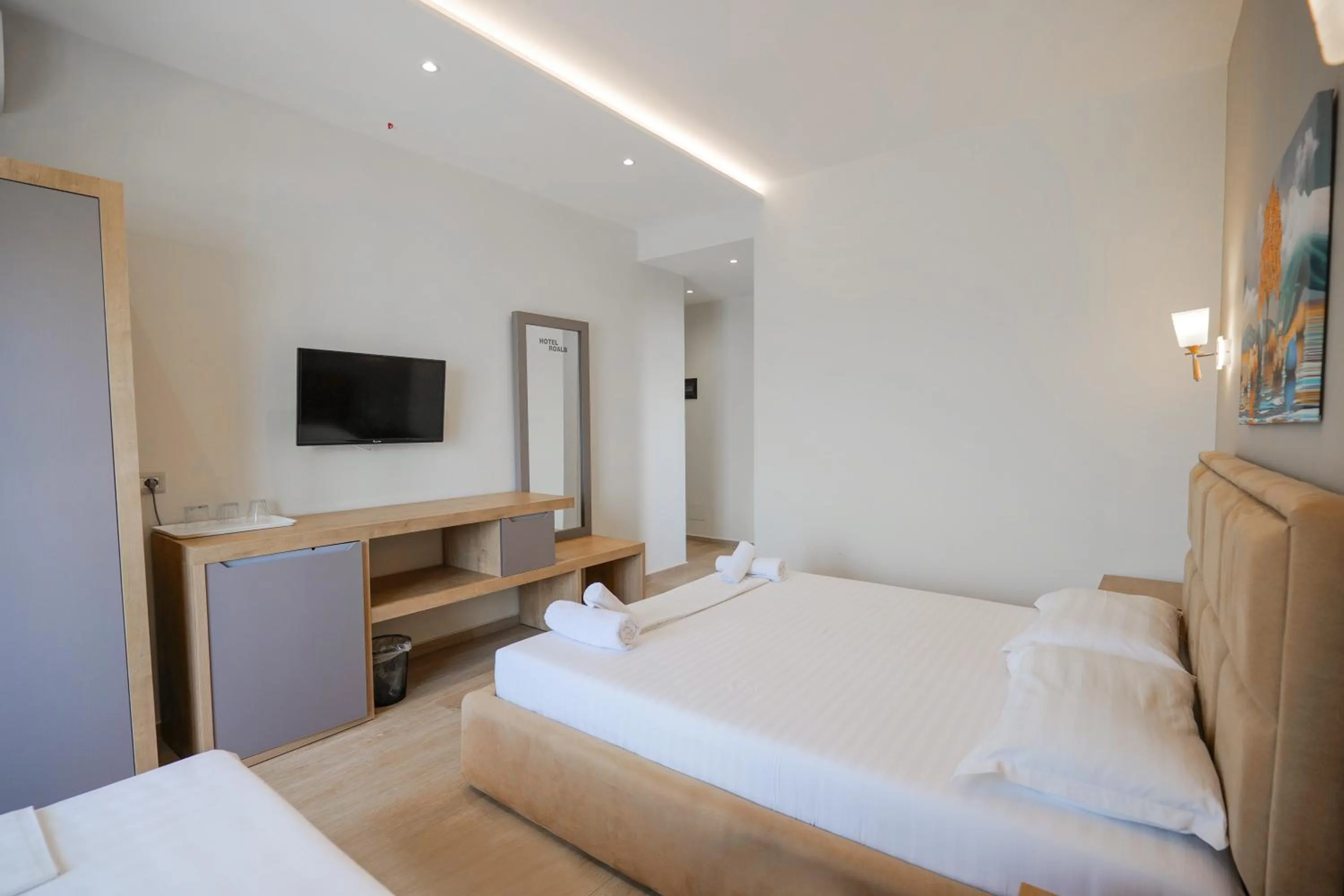 TV and multimedia, Bed in Hotel Roalb