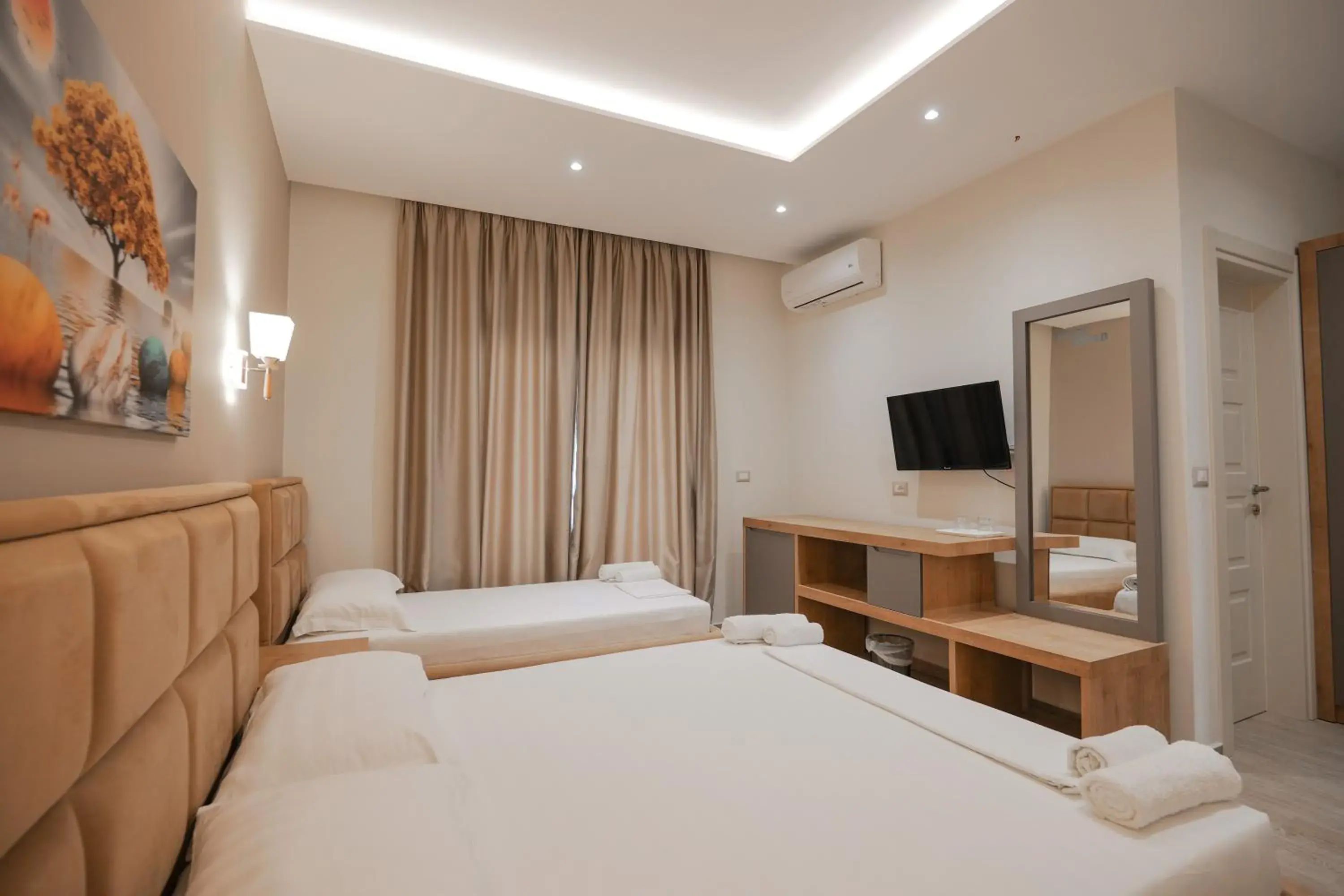 Standard Triple and Double Room in Hotel Roalb Standard Triple and Double Room in Hotel Roalb