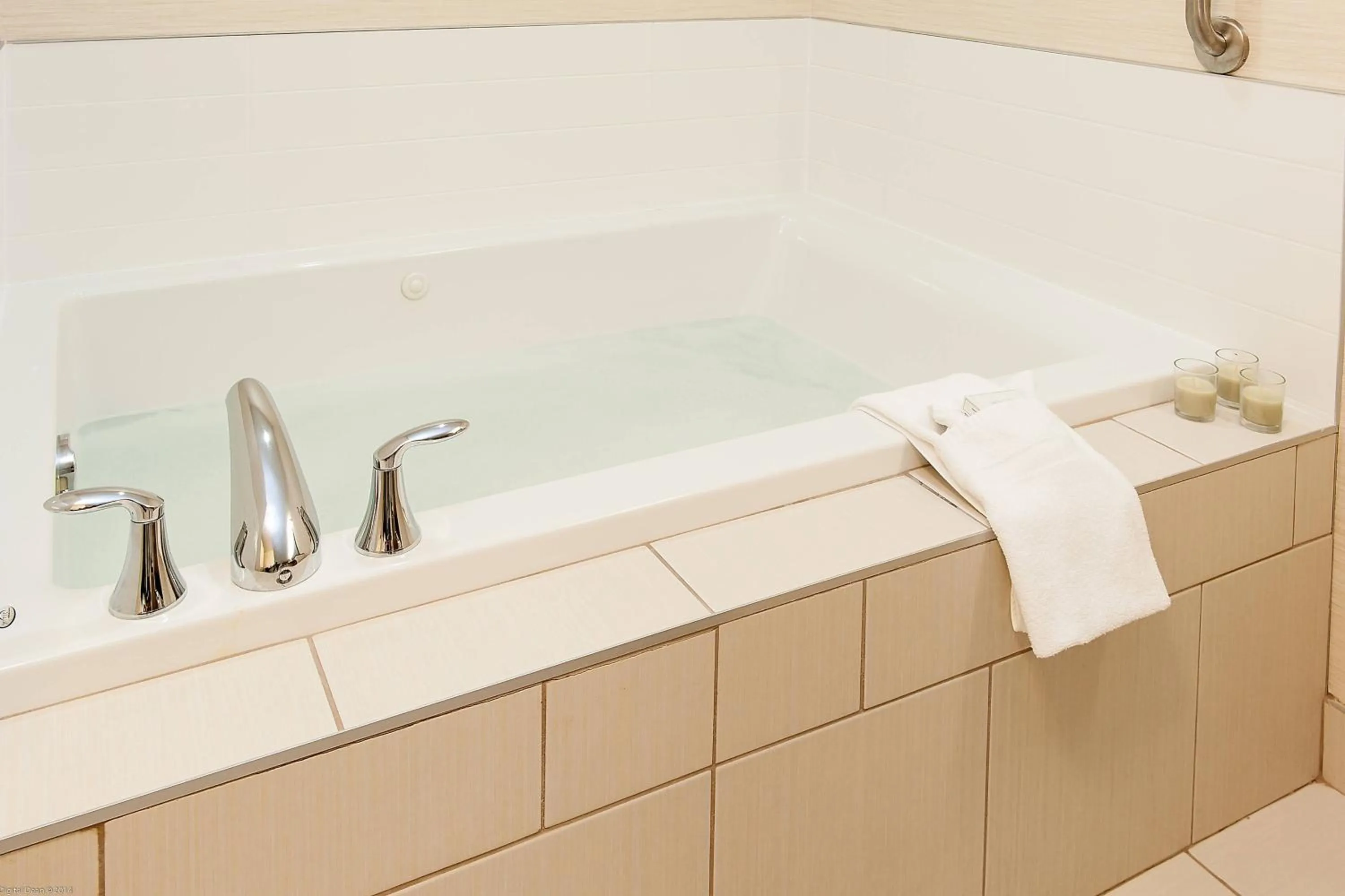 Bathroom in Fairfield Inn & Suites by Marriott Vernon