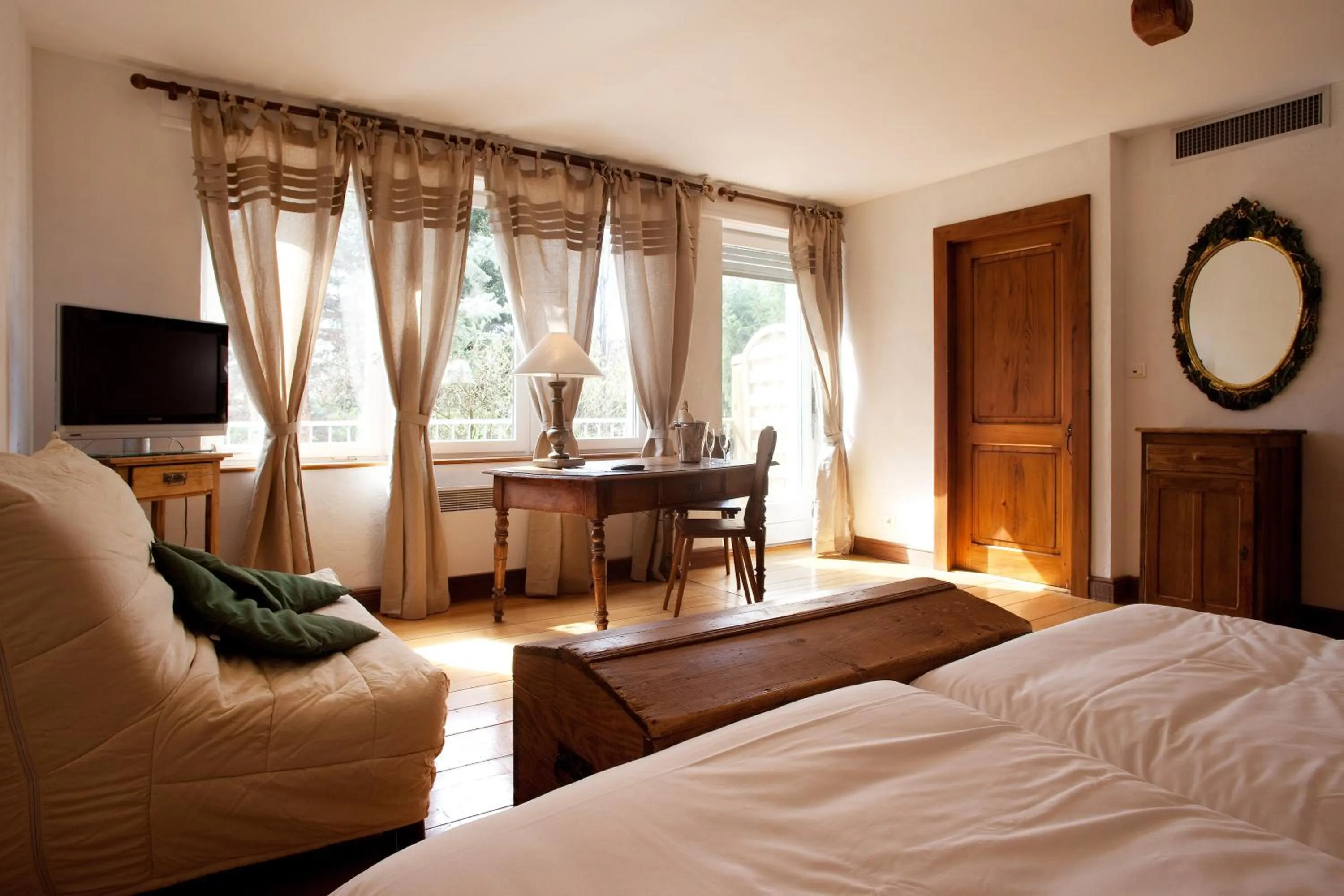 Photo of the whole room, Bed in Le Domaine de Rouffach