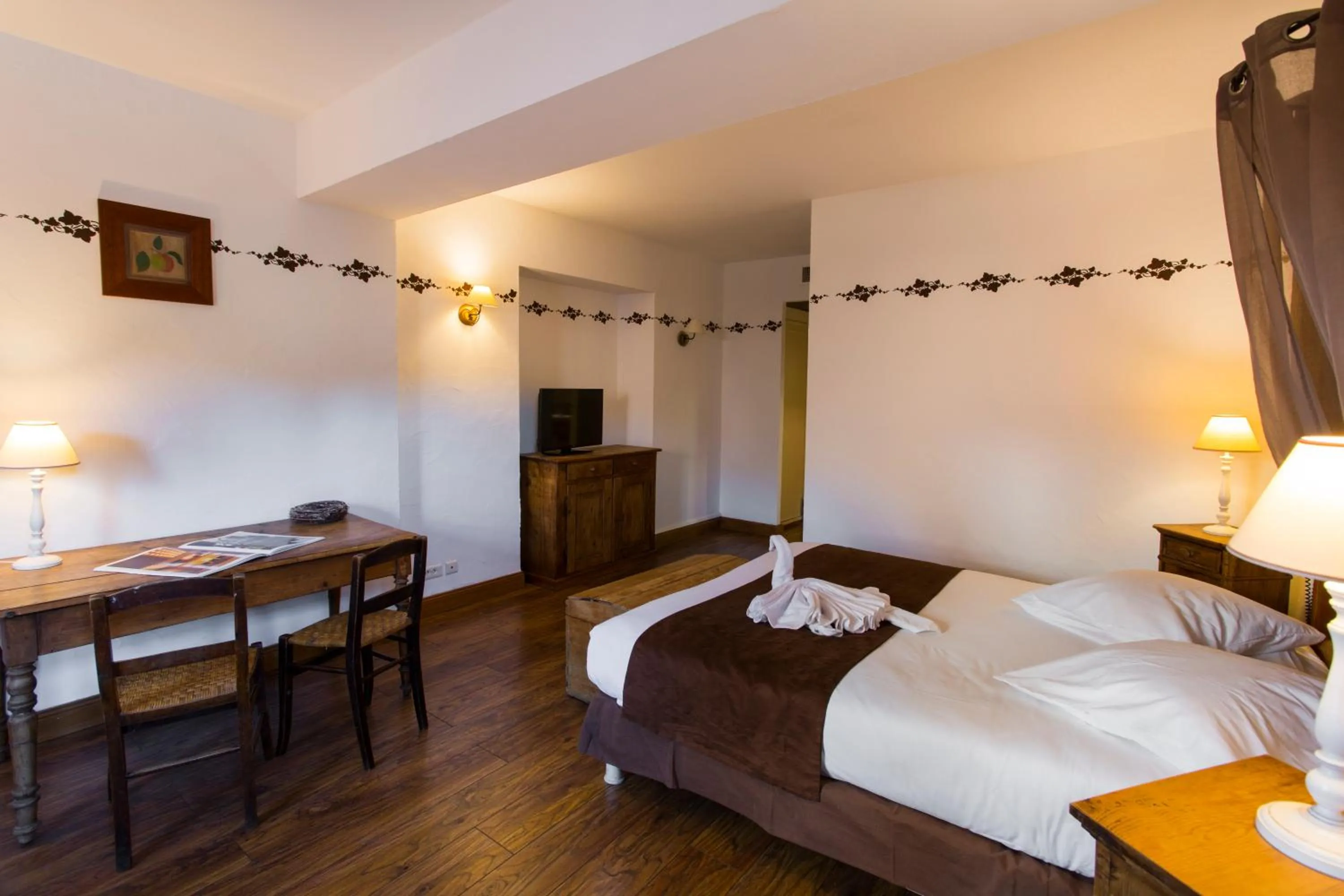 Seating area, Bed in Le Domaine de Rouffach