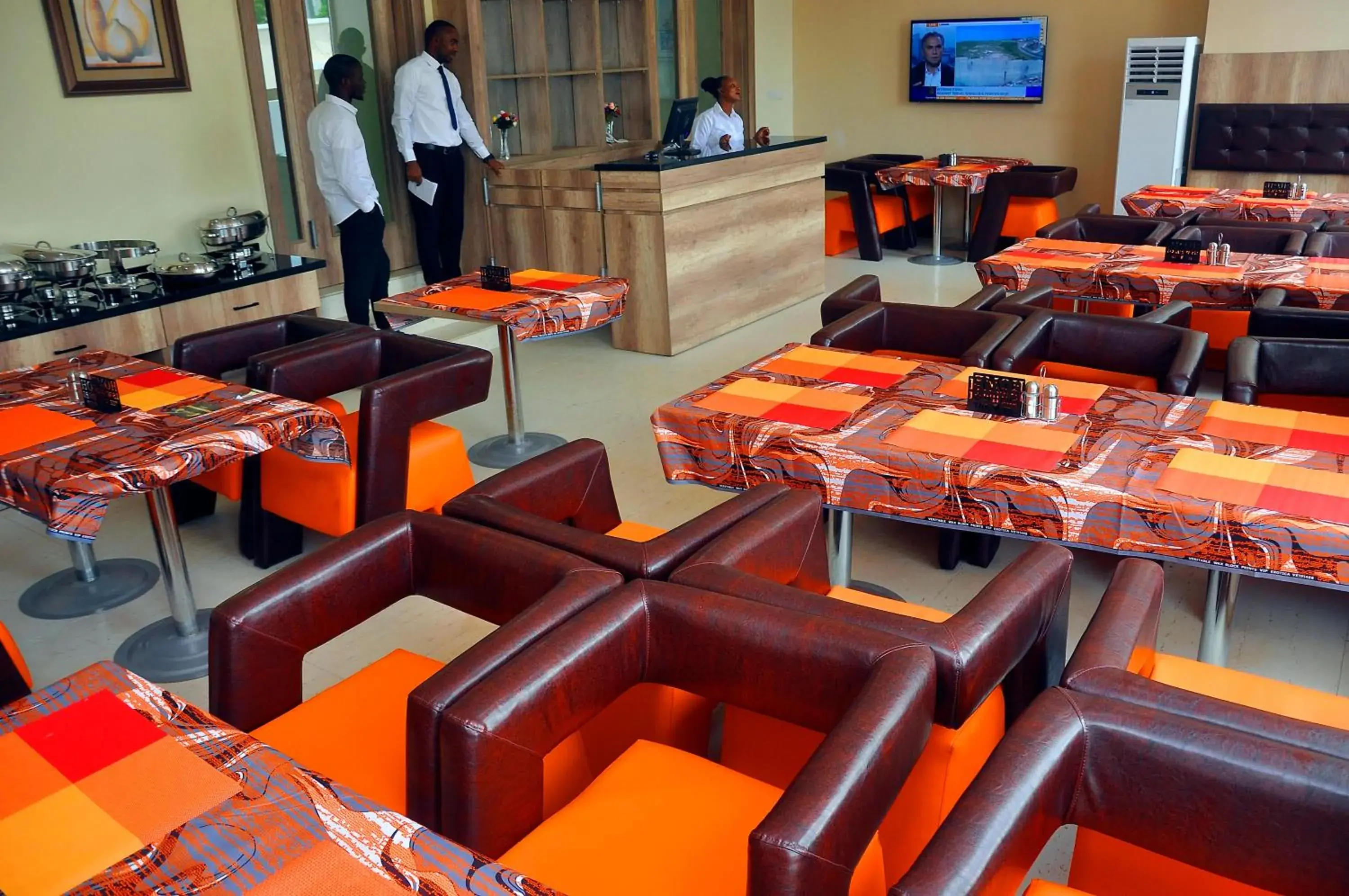 Restaurant/places to eat in Lit Suites Restaurant/places to eat in Lit Suites