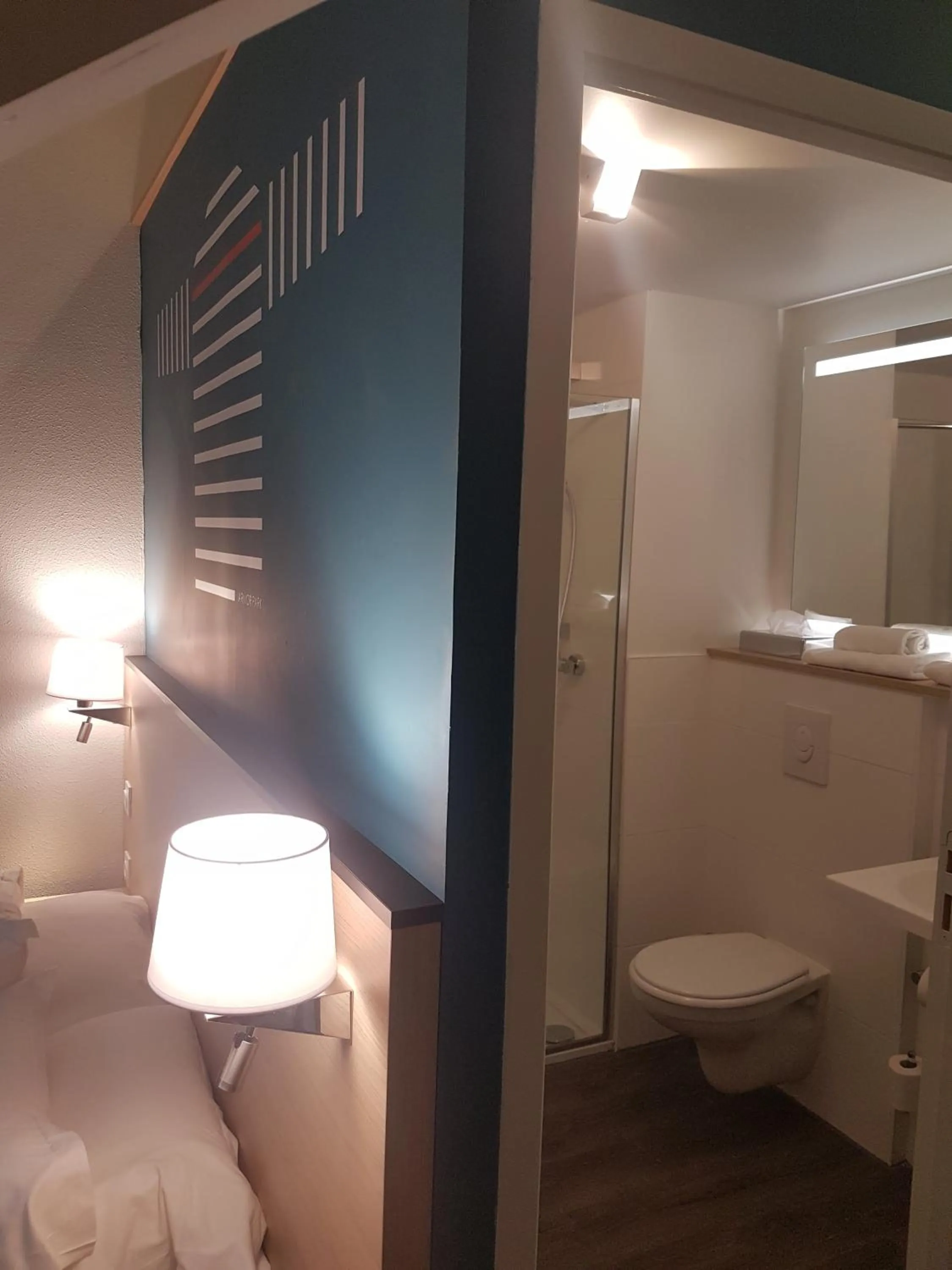 Bathroom in Best Western Armor Park Dinan et Spa