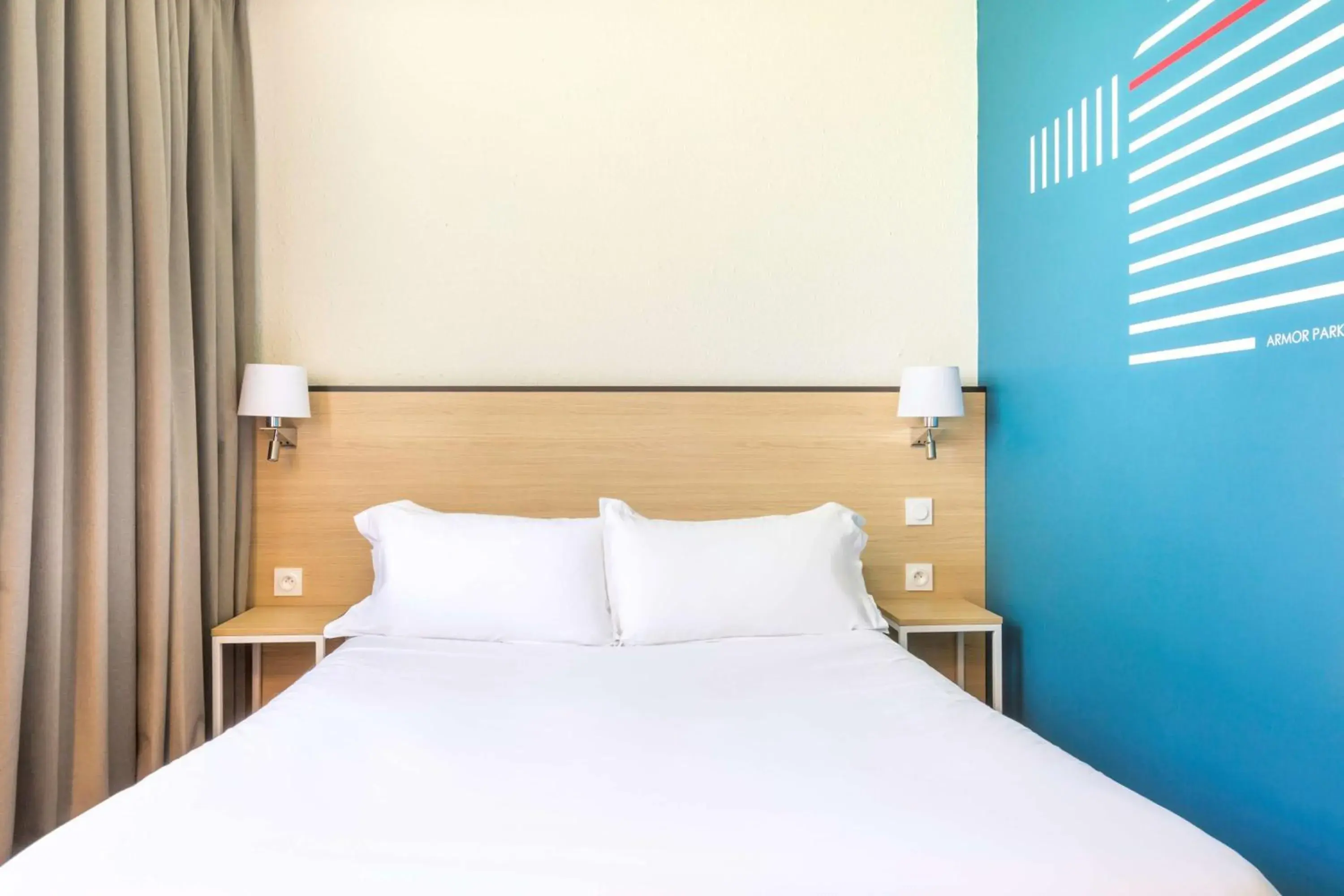 Photo of the whole room, Bed in Best Western Armor Park Dinan et Spa Photo of the whole room, Bed in Best Western Armor Park Dinan et Spa