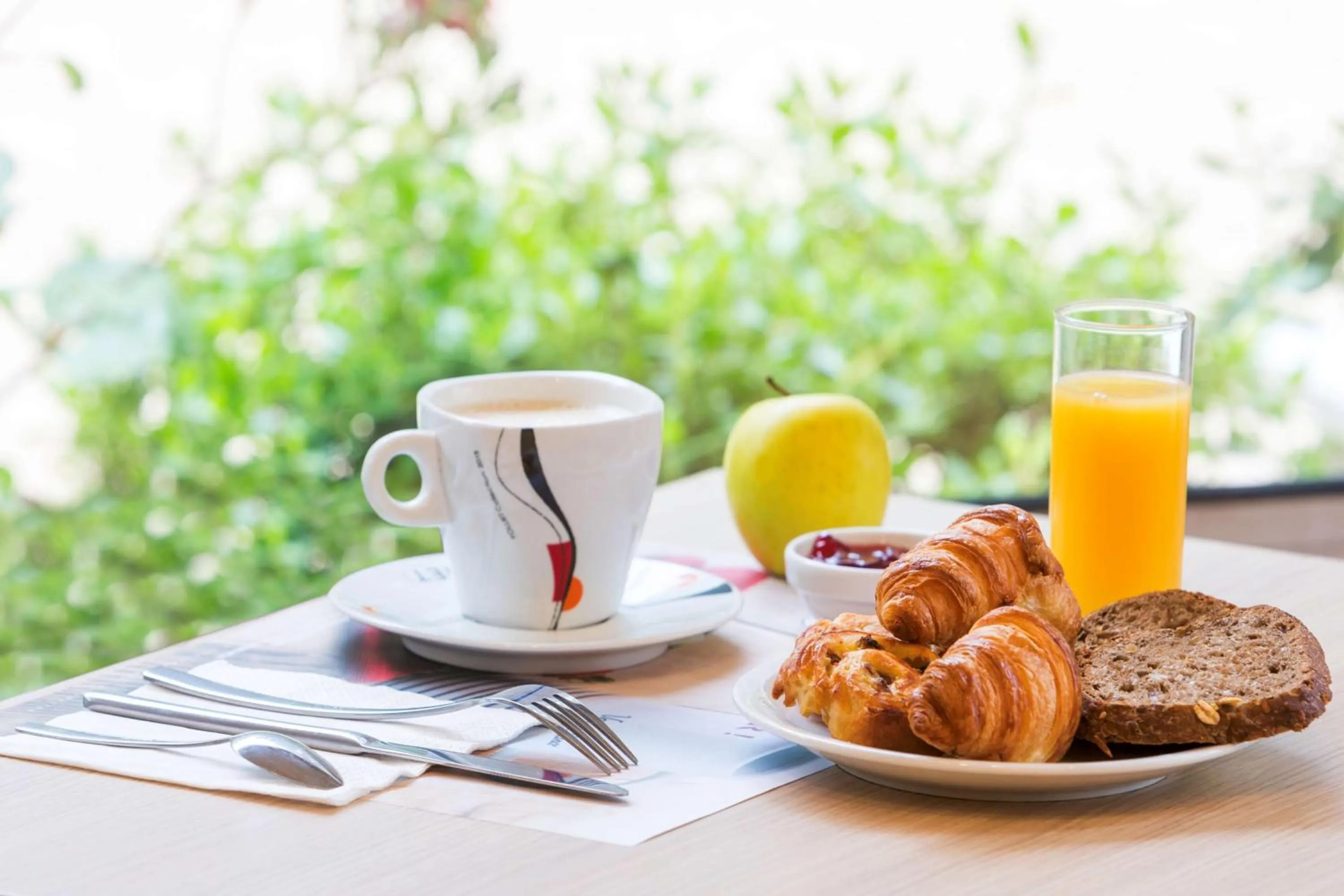 Restaurant/places to eat in Best Western Armor Park Dinan et Spa