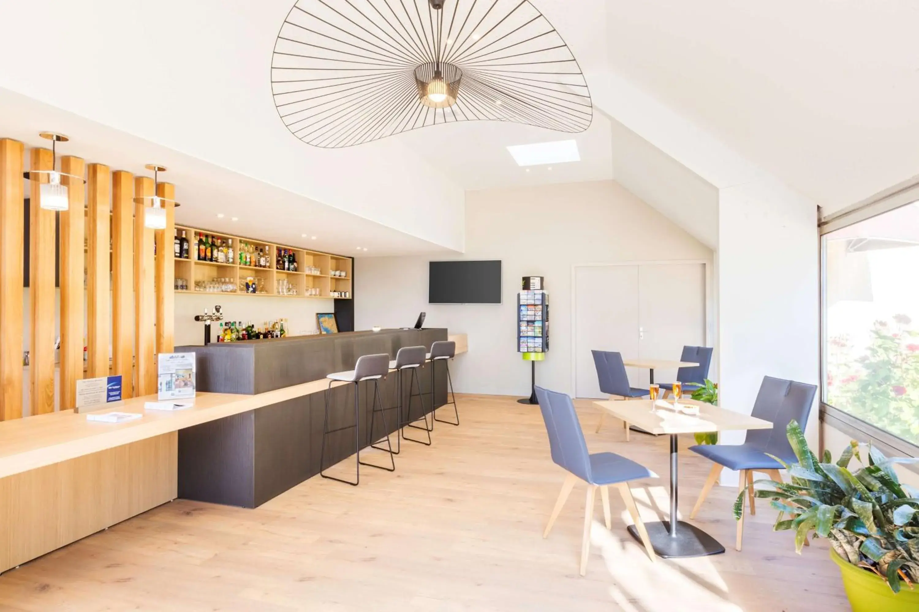 Lobby or reception in Best Western Armor Park Dinan et Spa Lobby or reception in Best Western Armor Park Dinan et Spa