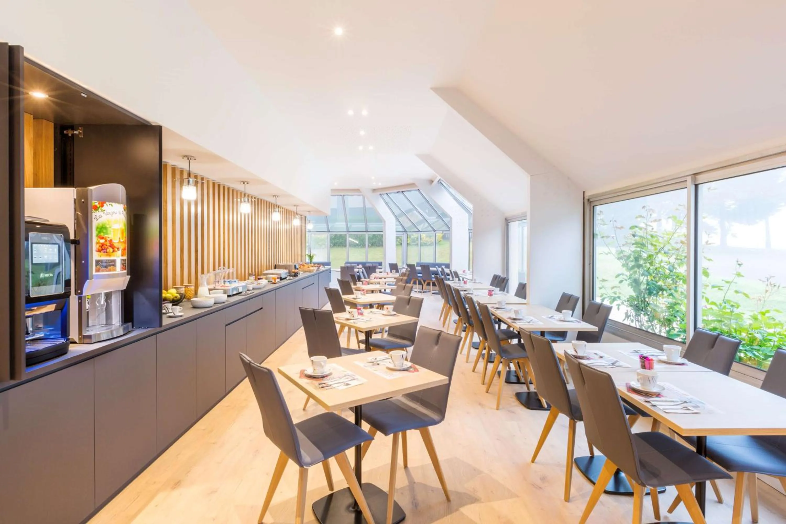 Restaurant/places to eat in Best Western Armor Park Dinan et Spa