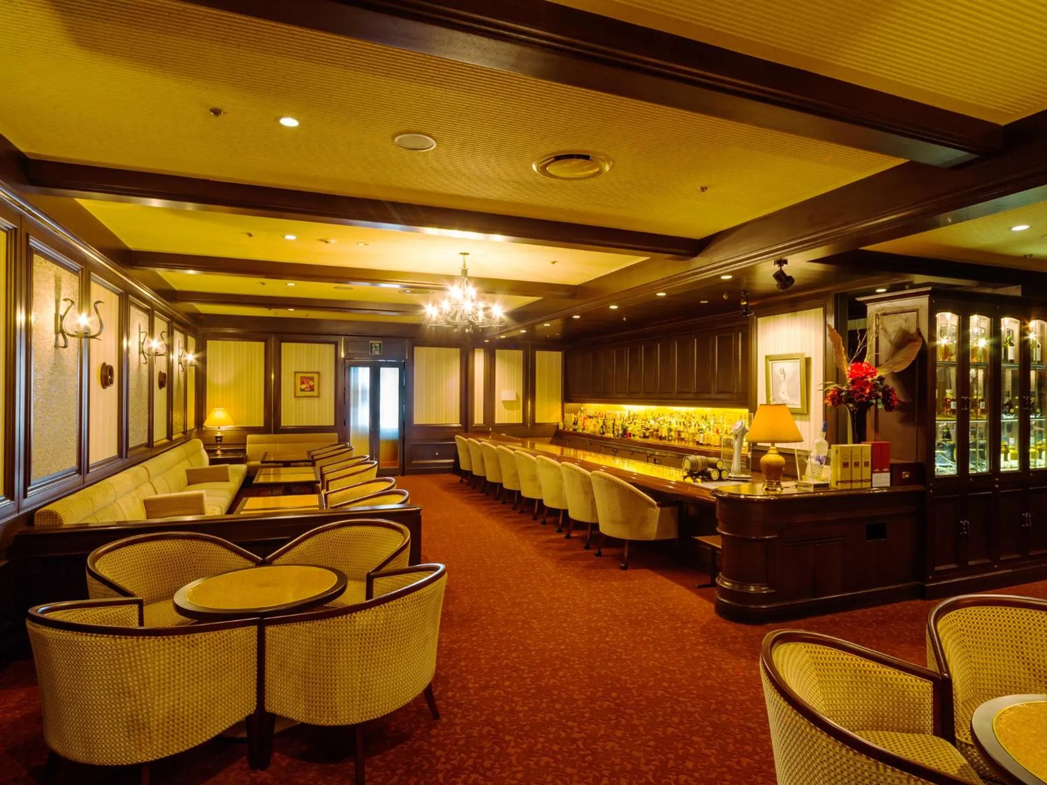 Lounge or bar in The Crown Palais New Hankyu Kochi