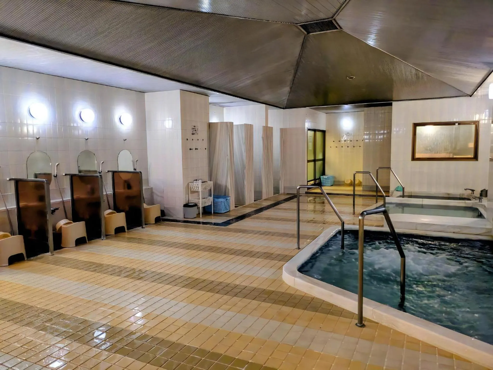 Swimming pool in The Crown Palais New Hankyu Kochi