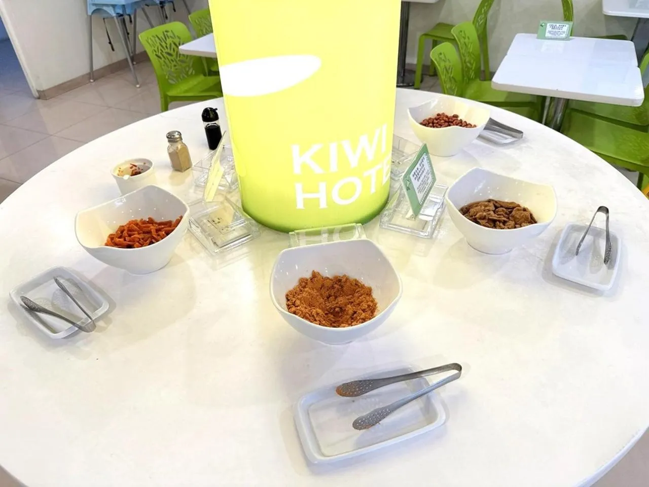 Restaurant/places to eat in Kiwi Express Hotel - Zhong Zheng Branch