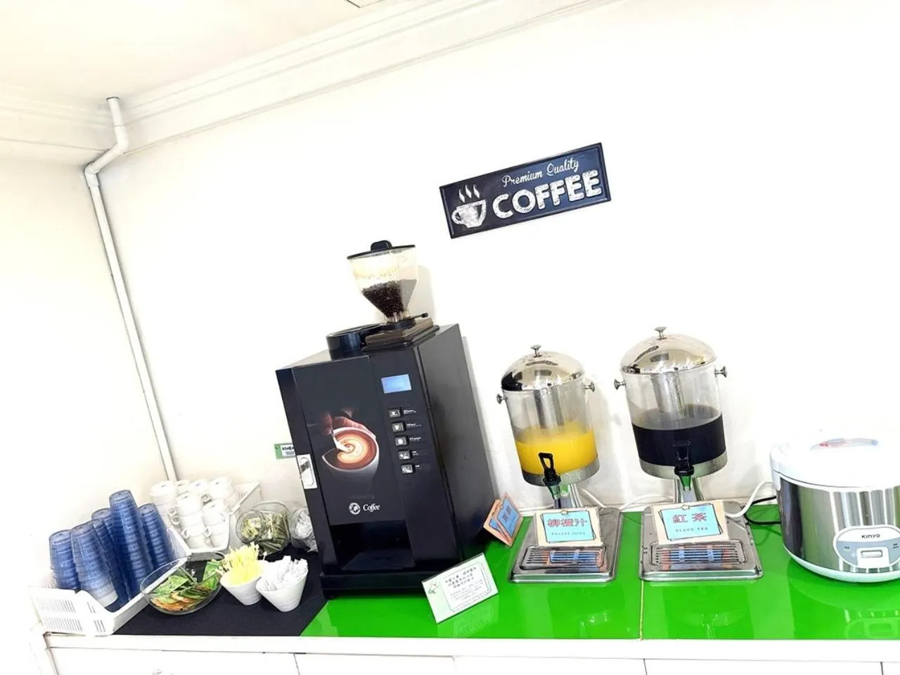 Restaurant/places to eat in Kiwi Express Hotel - Zhong Zheng Branch