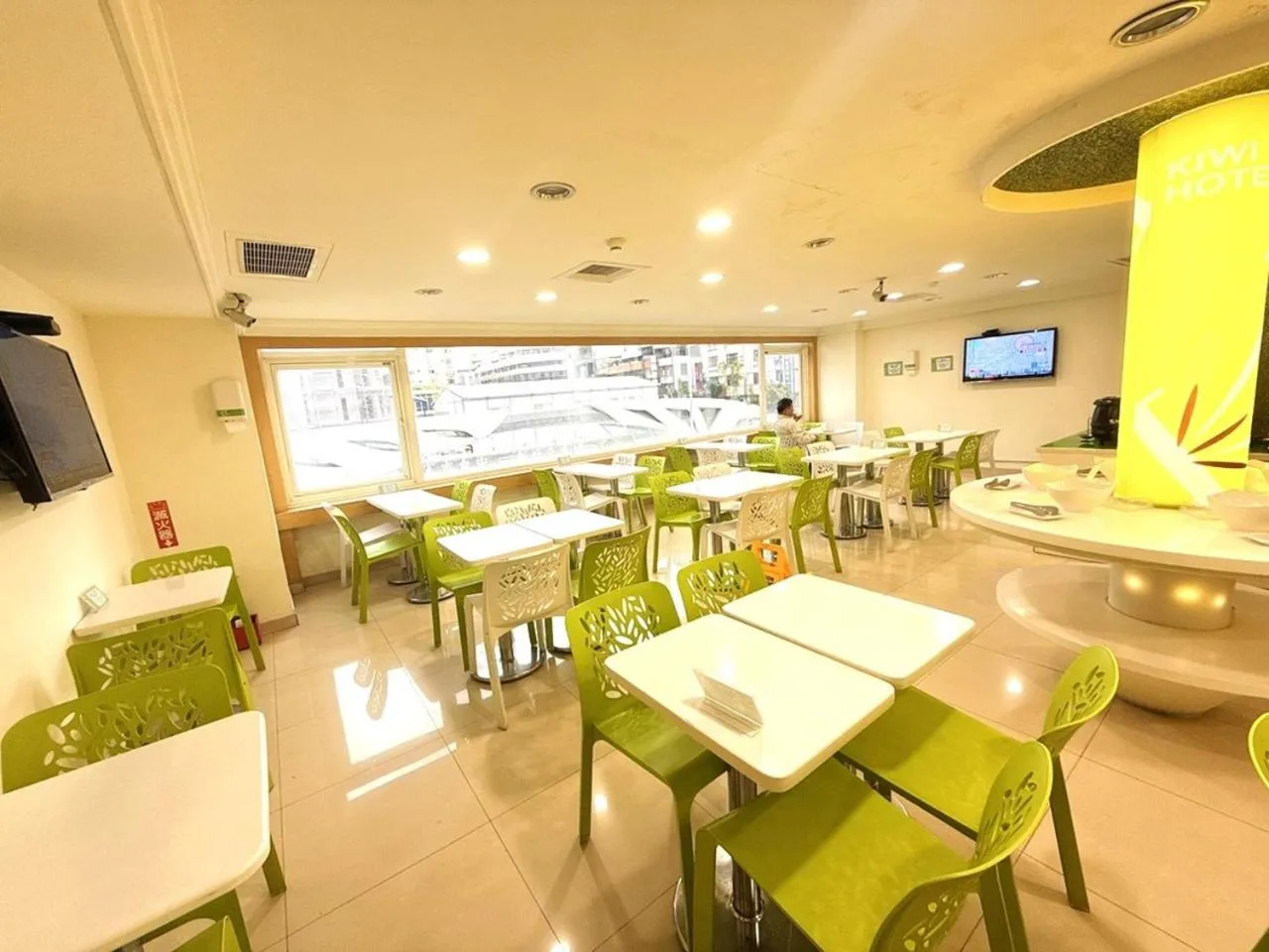 Restaurant/places to eat in Kiwi Express Hotel - Zhong Zheng Branch
