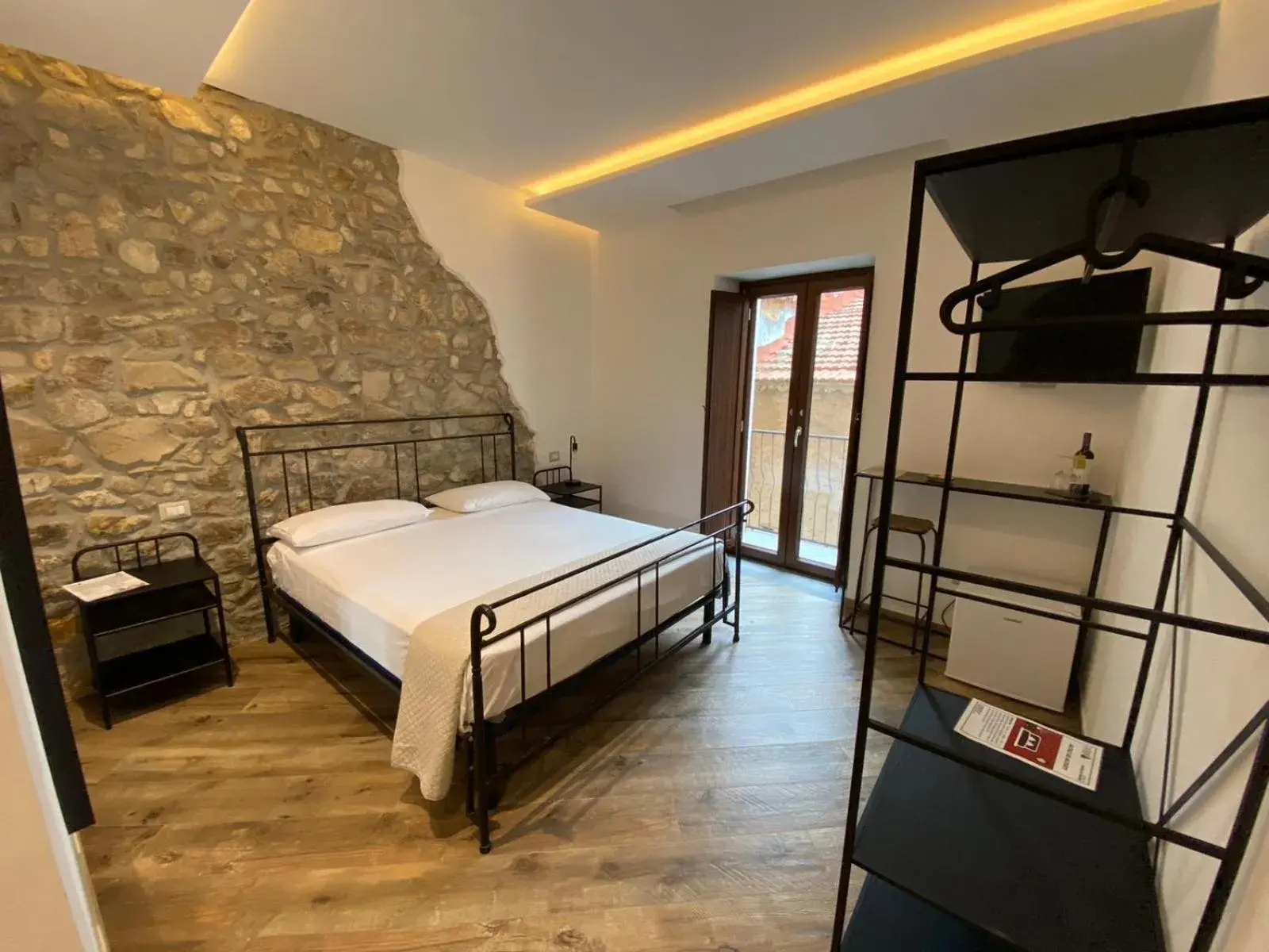 Double Room with Balcony in L'Orologio Bed & Breakfast Double Room with Balcony in L'Orologio Bed & Breakfast