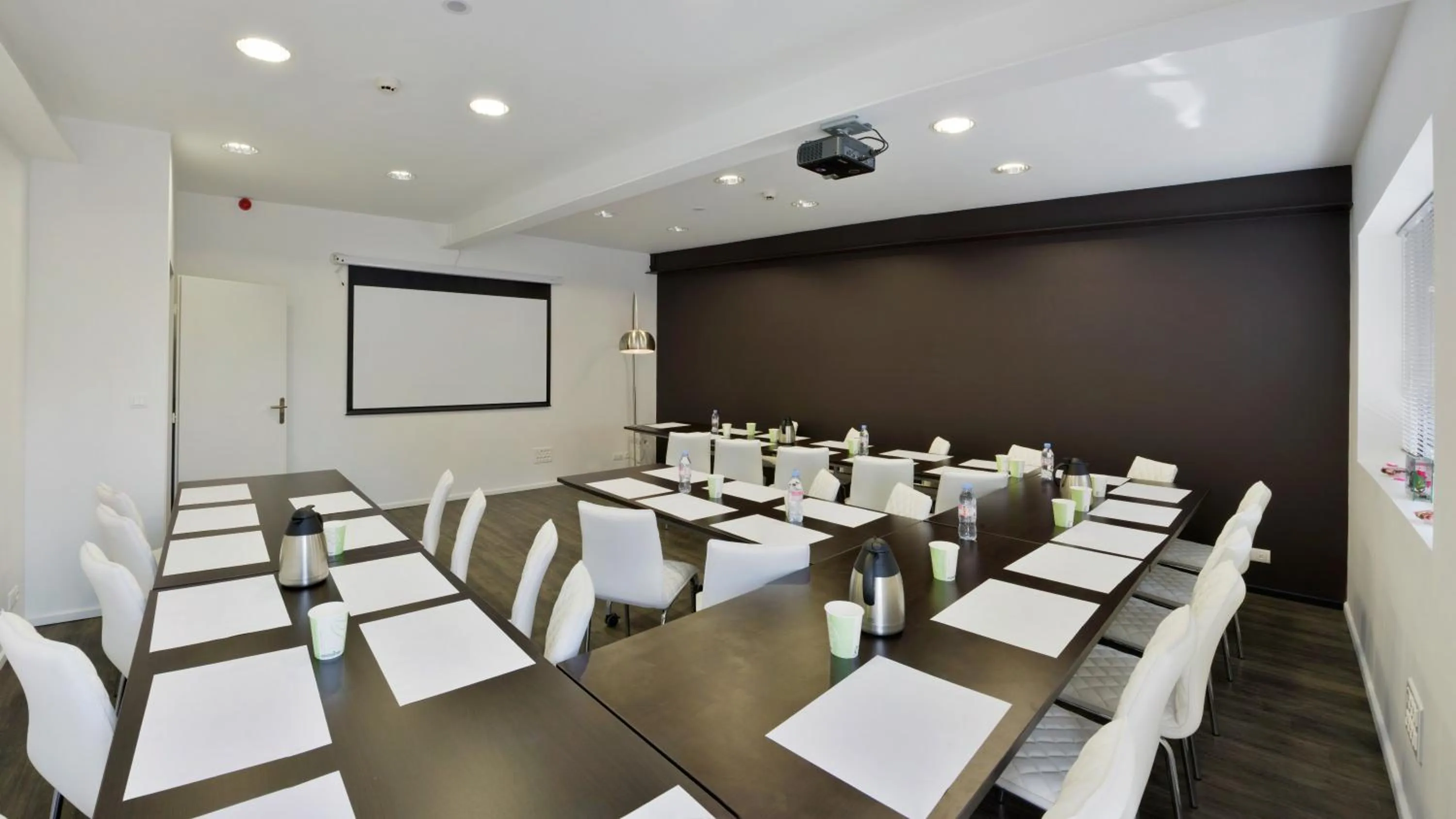 Business facilities in Logis - Hôtel Arc en Ciel et SPA Les Sables d'Olonne