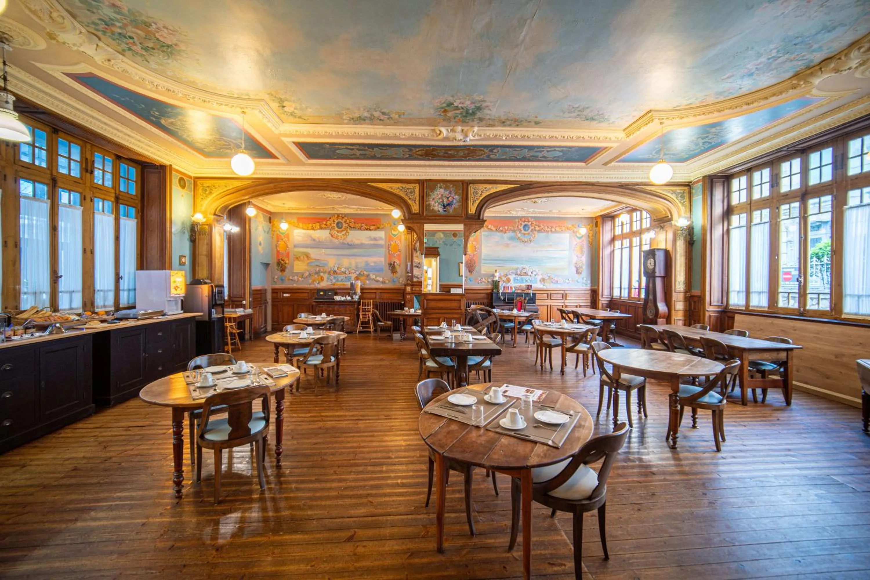 Breakfast in Logis - Hôtel Arc en Ciel et SPA Les Sables d'Olonne