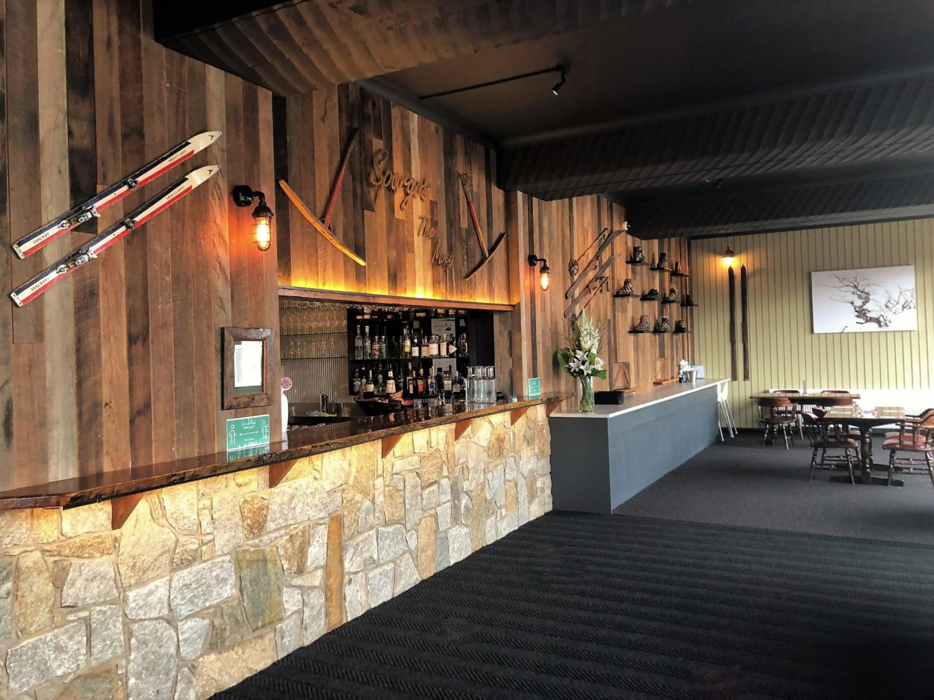 Restaurant/places to eat in Falls Creek Hotel