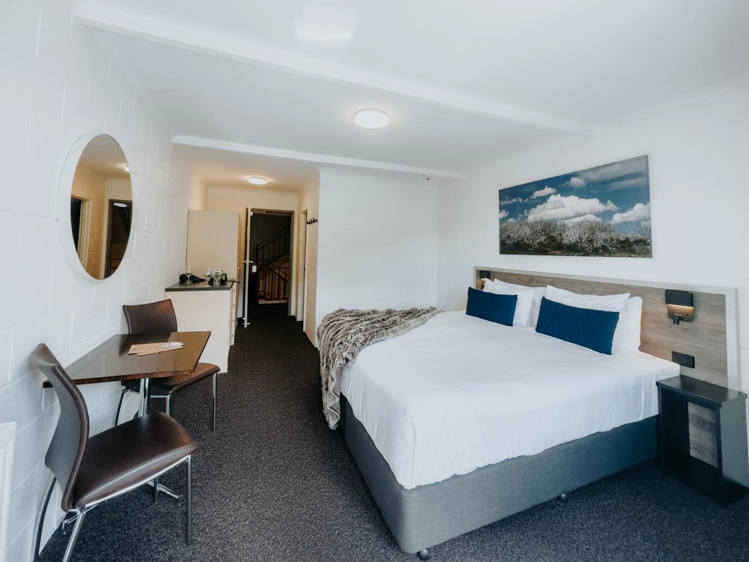 Bedroom, Bed in Falls Creek Hotel