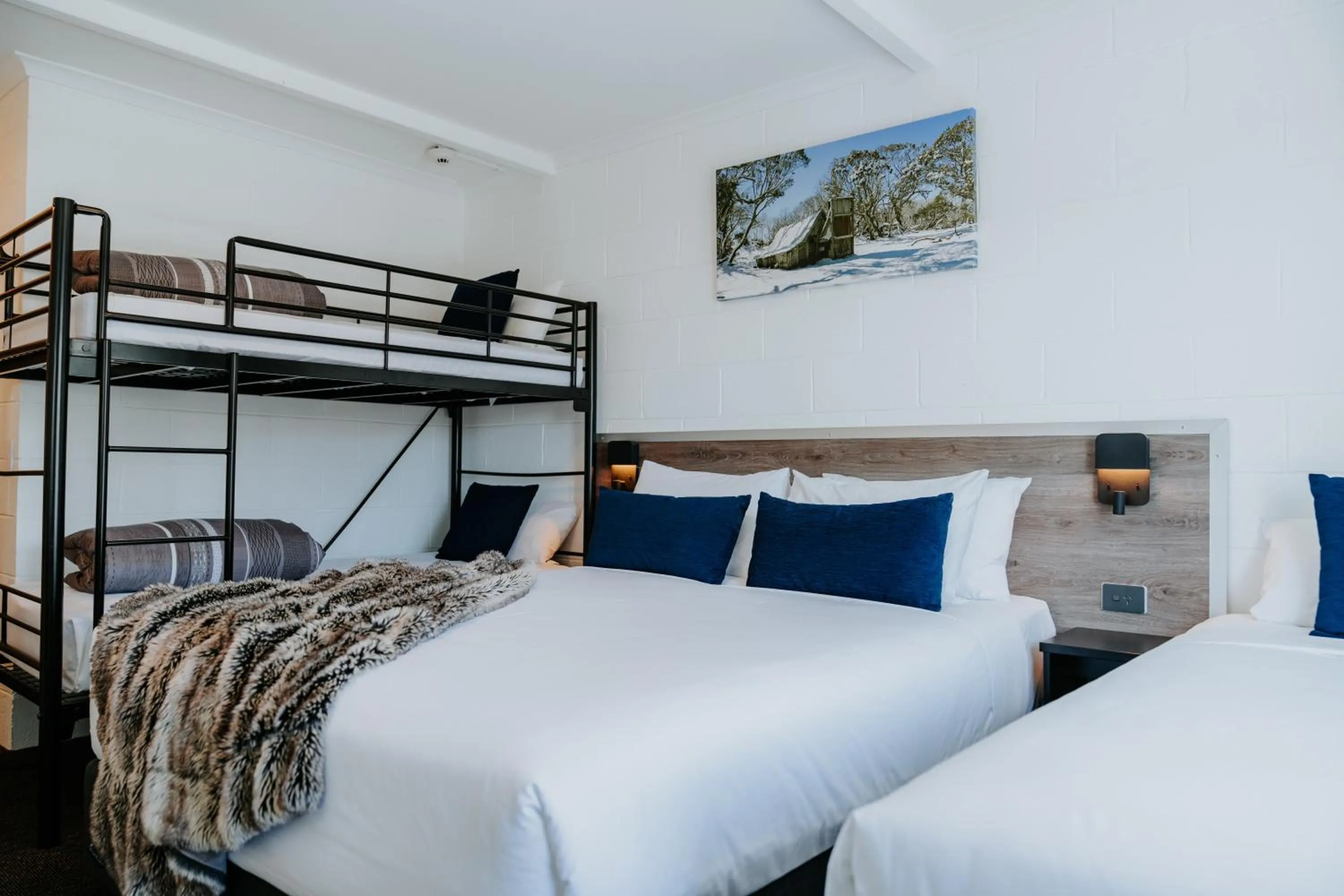 Bedroom, Bed in Falls Creek Hotel