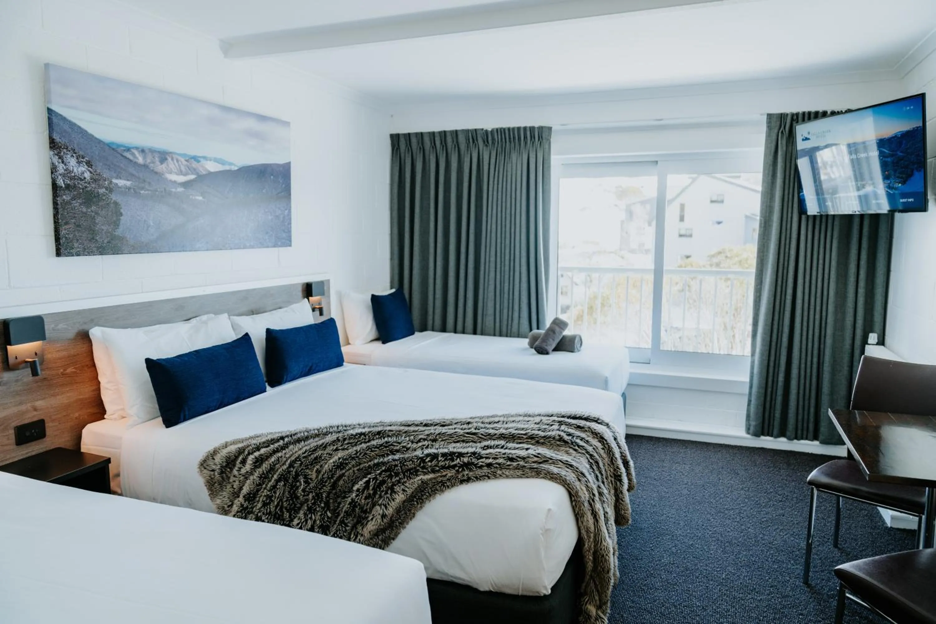 Bedroom, Bed in Falls Creek Hotel