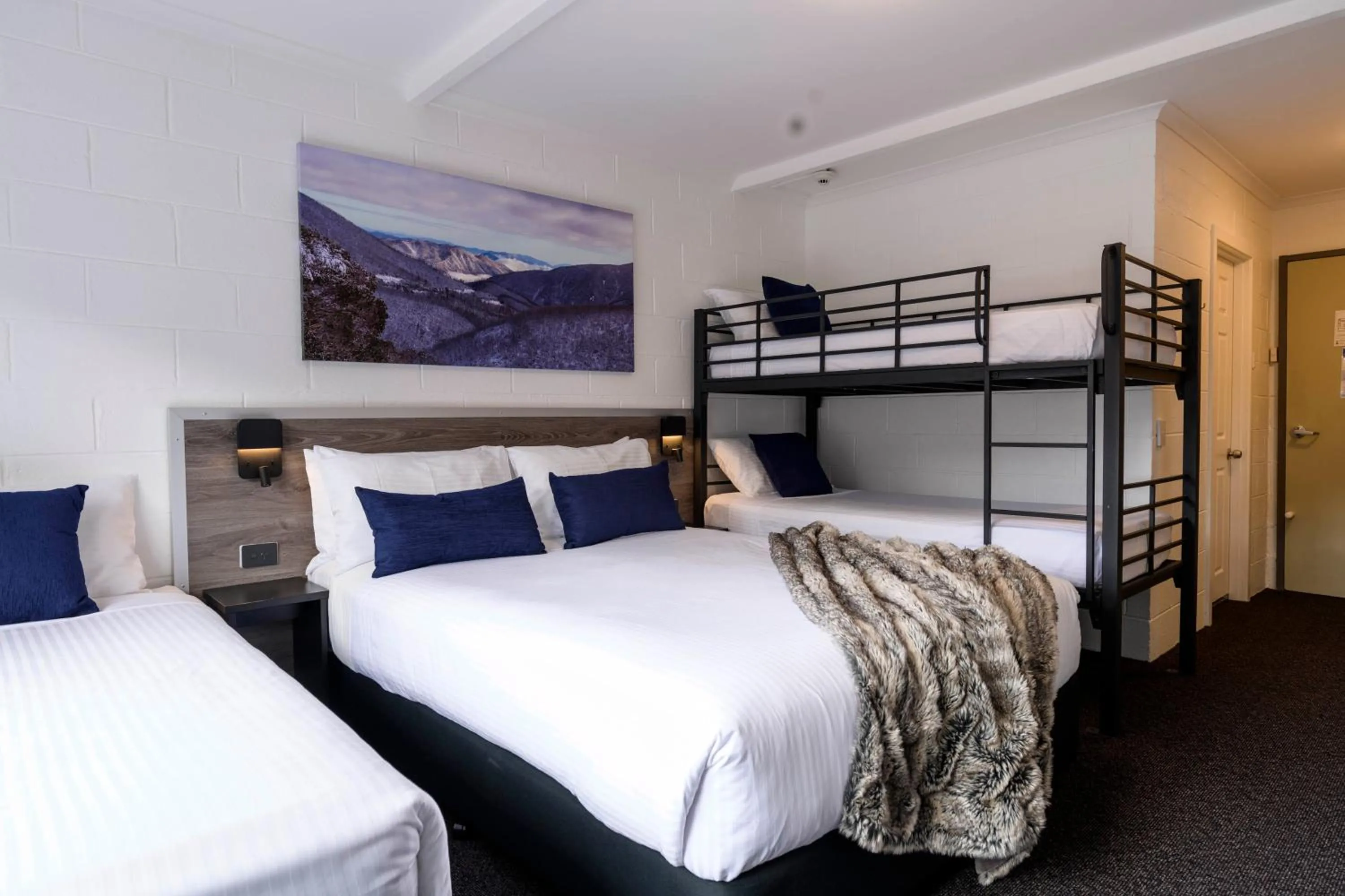 Bedroom, Bed in Falls Creek Hotel
