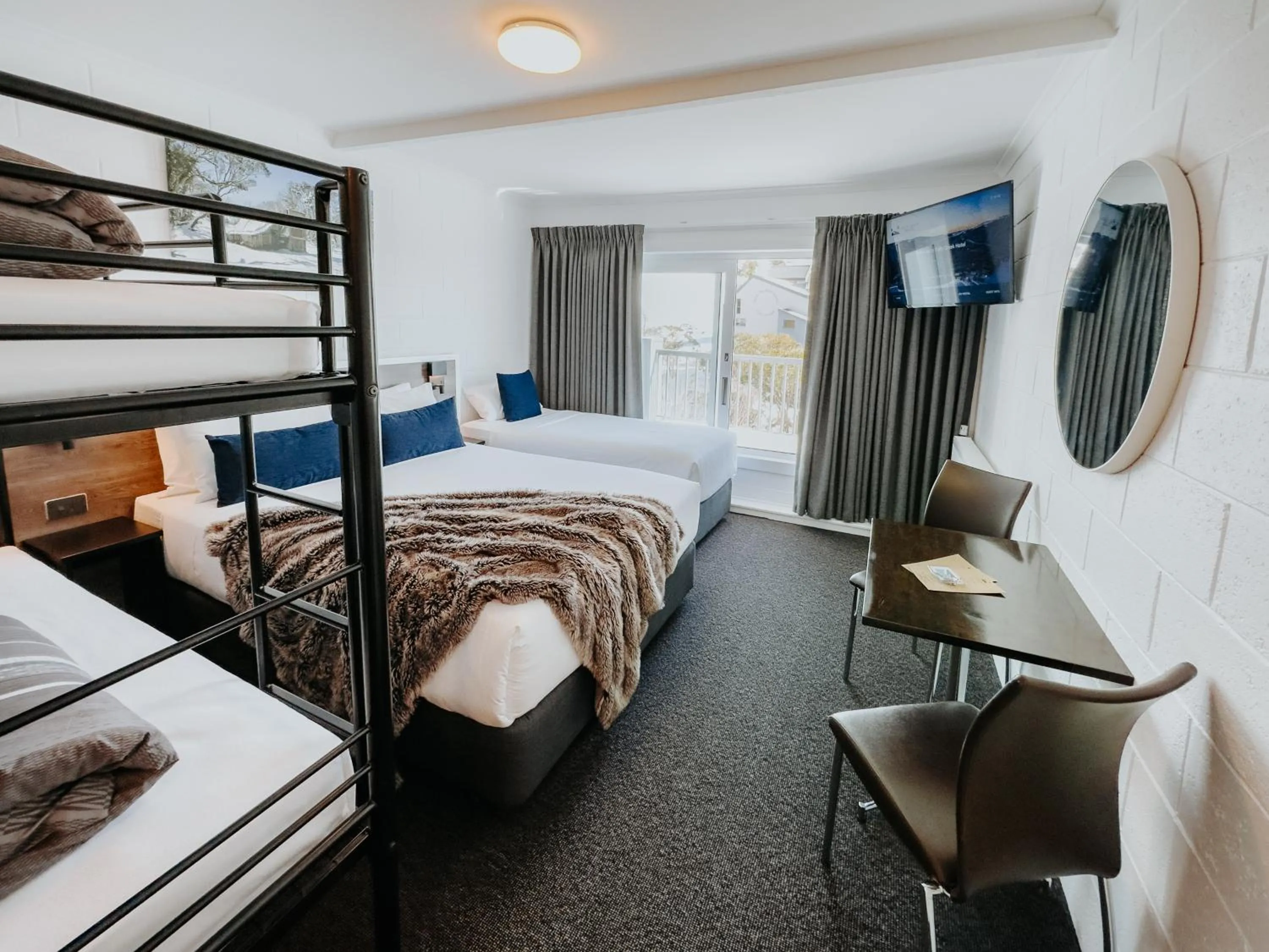 Bedroom, Bed in Falls Creek Hotel