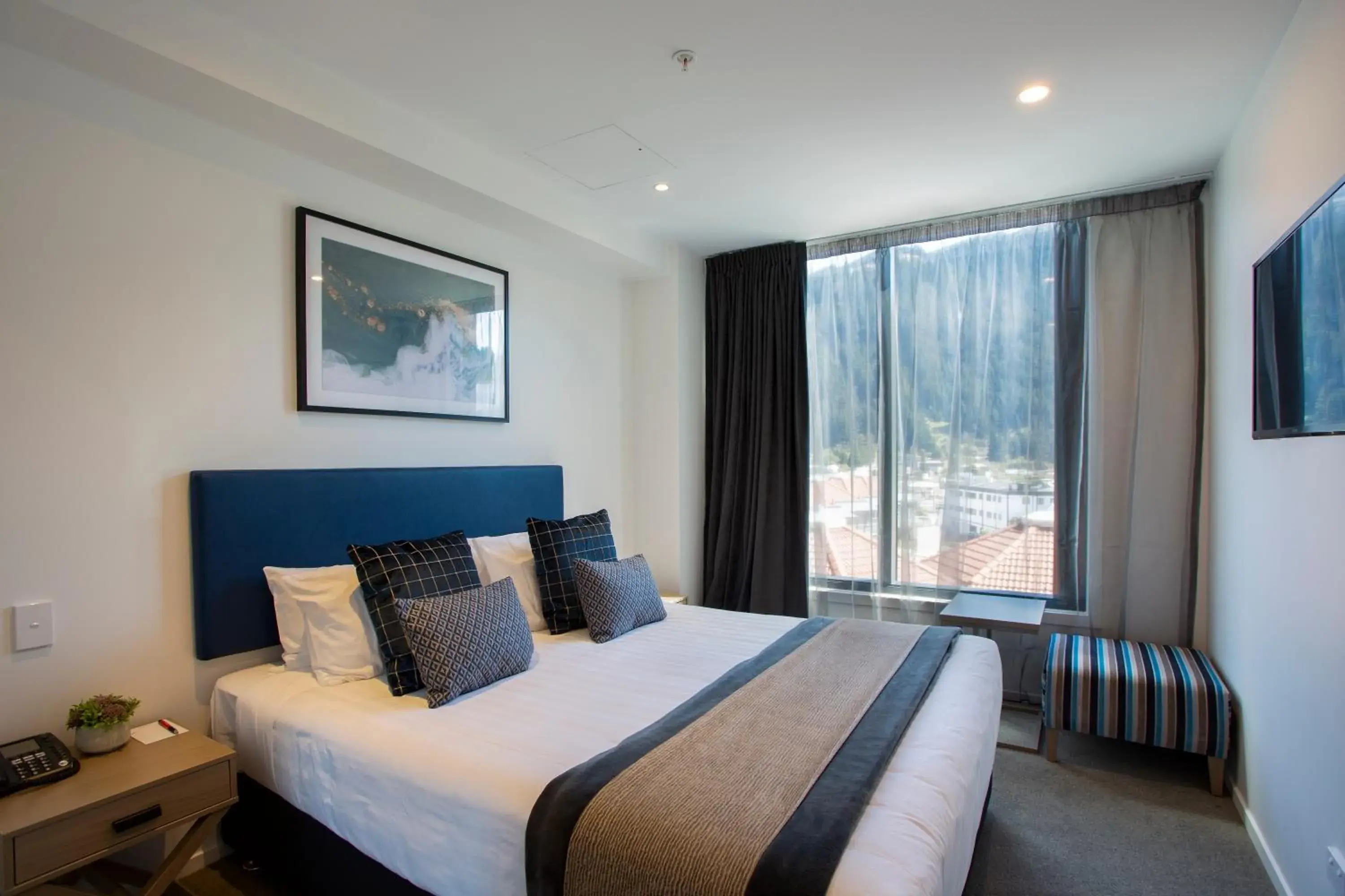 Bed in Ramada by Wyndham Queenstown Central Bed in Ramada by Wyndham Queenstown Central