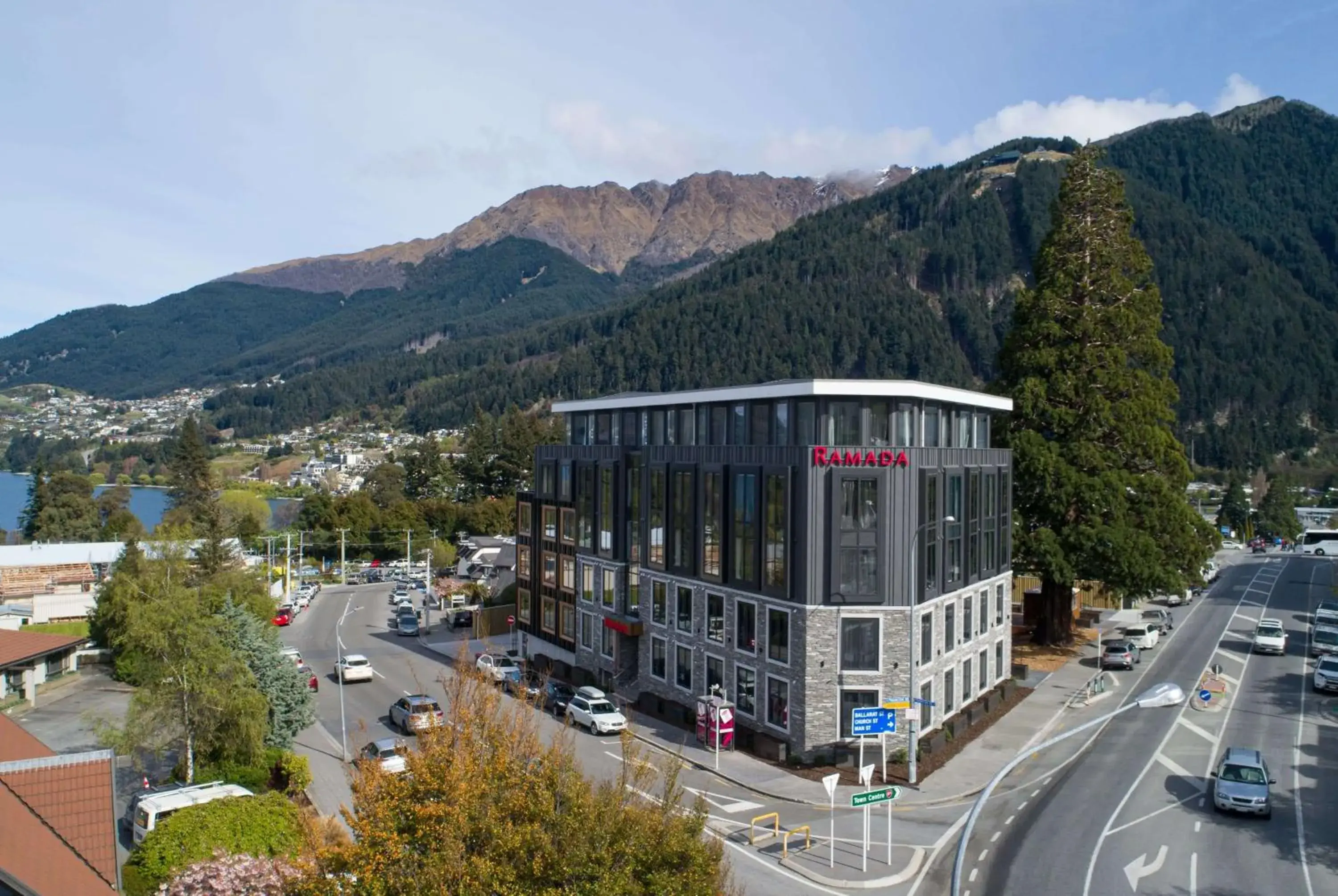 Property building in Ramada by Wyndham Queenstown Central Property building in Ramada by Wyndham Queenstown Central