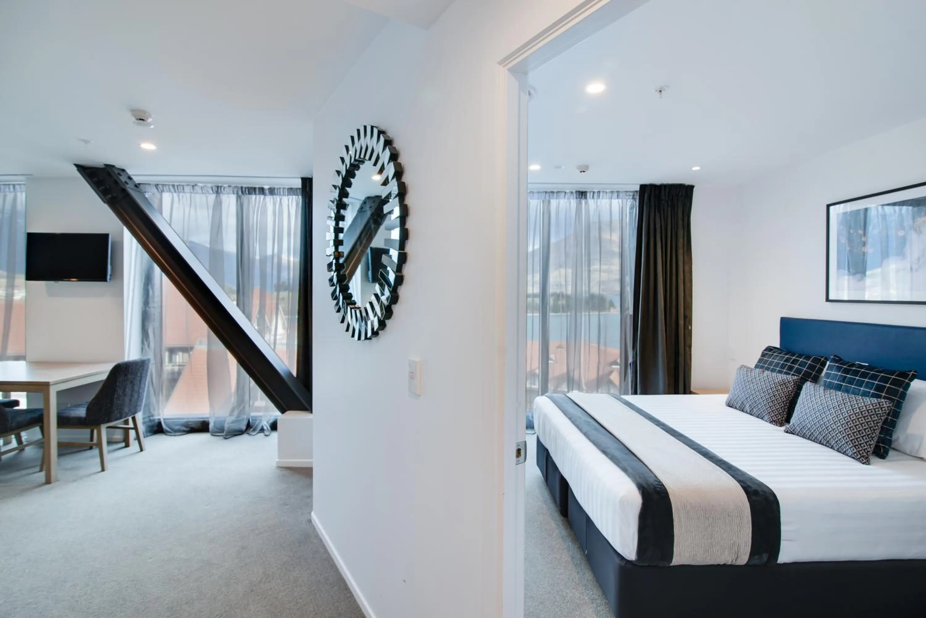 Lake view, Bed in Ramada by Wyndham Queenstown Central