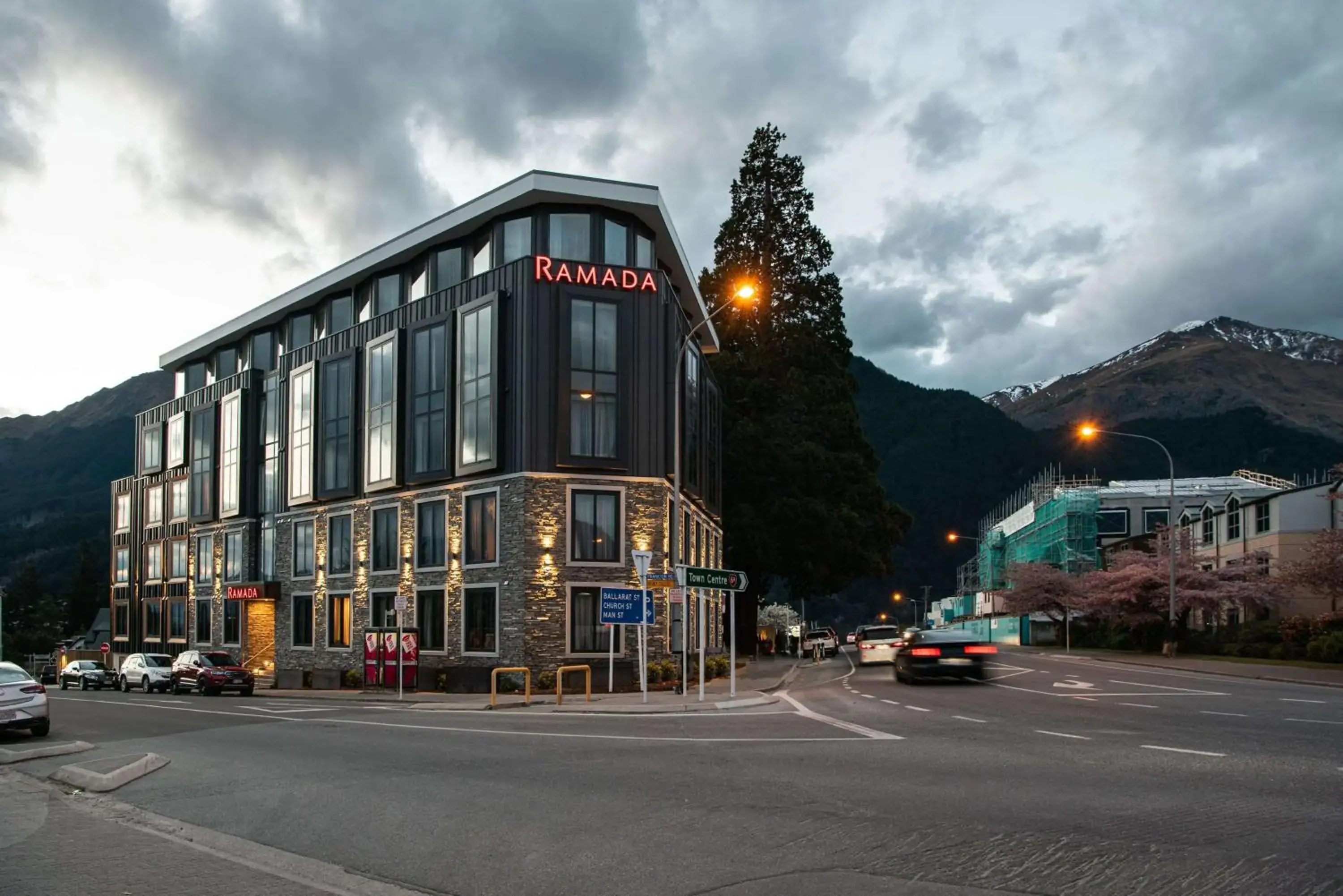 Property building in Ramada by Wyndham Queenstown Central Property building in Ramada by Wyndham Queenstown Central