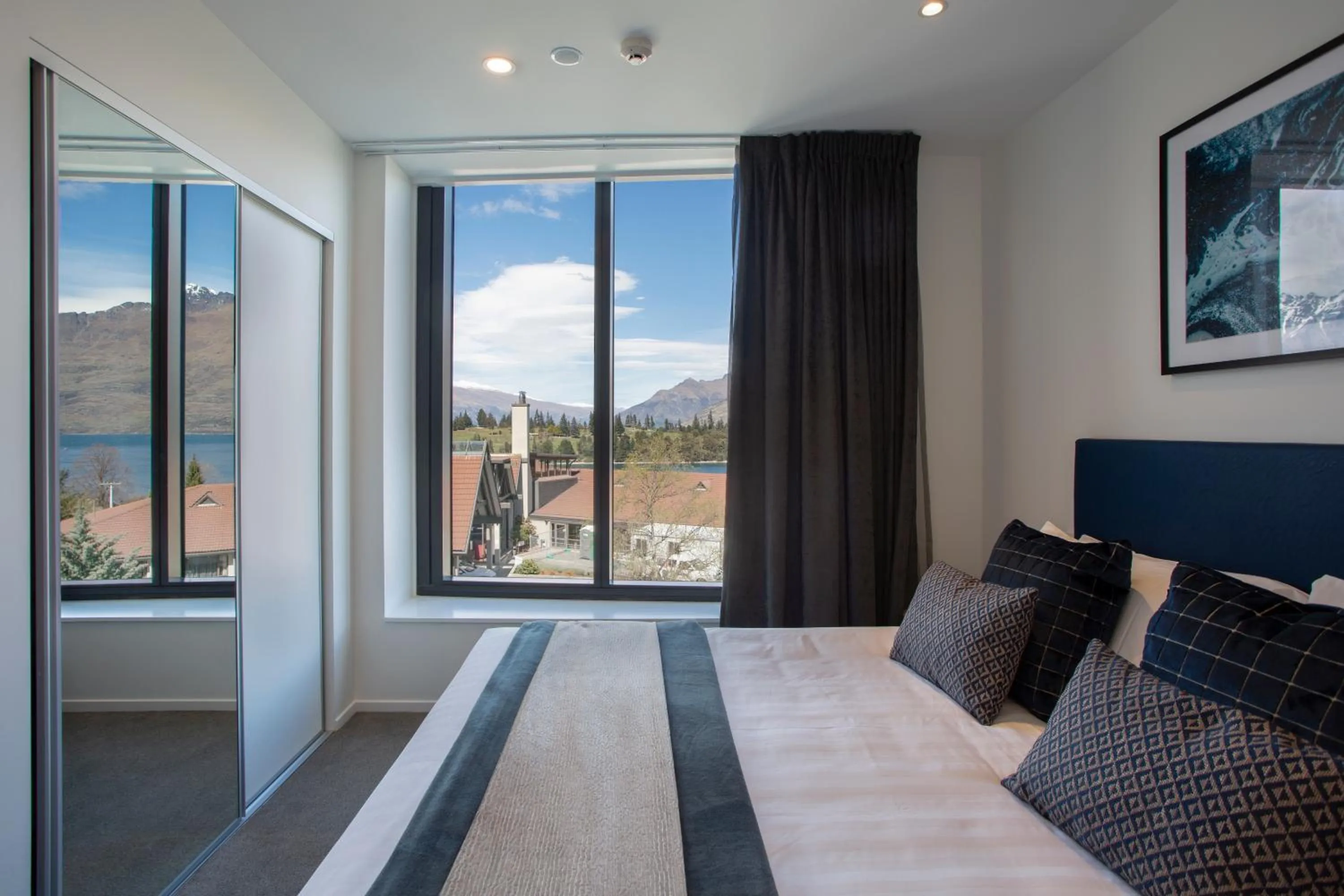 Bedroom, Bed in Ramada by Wyndham Queenstown Central