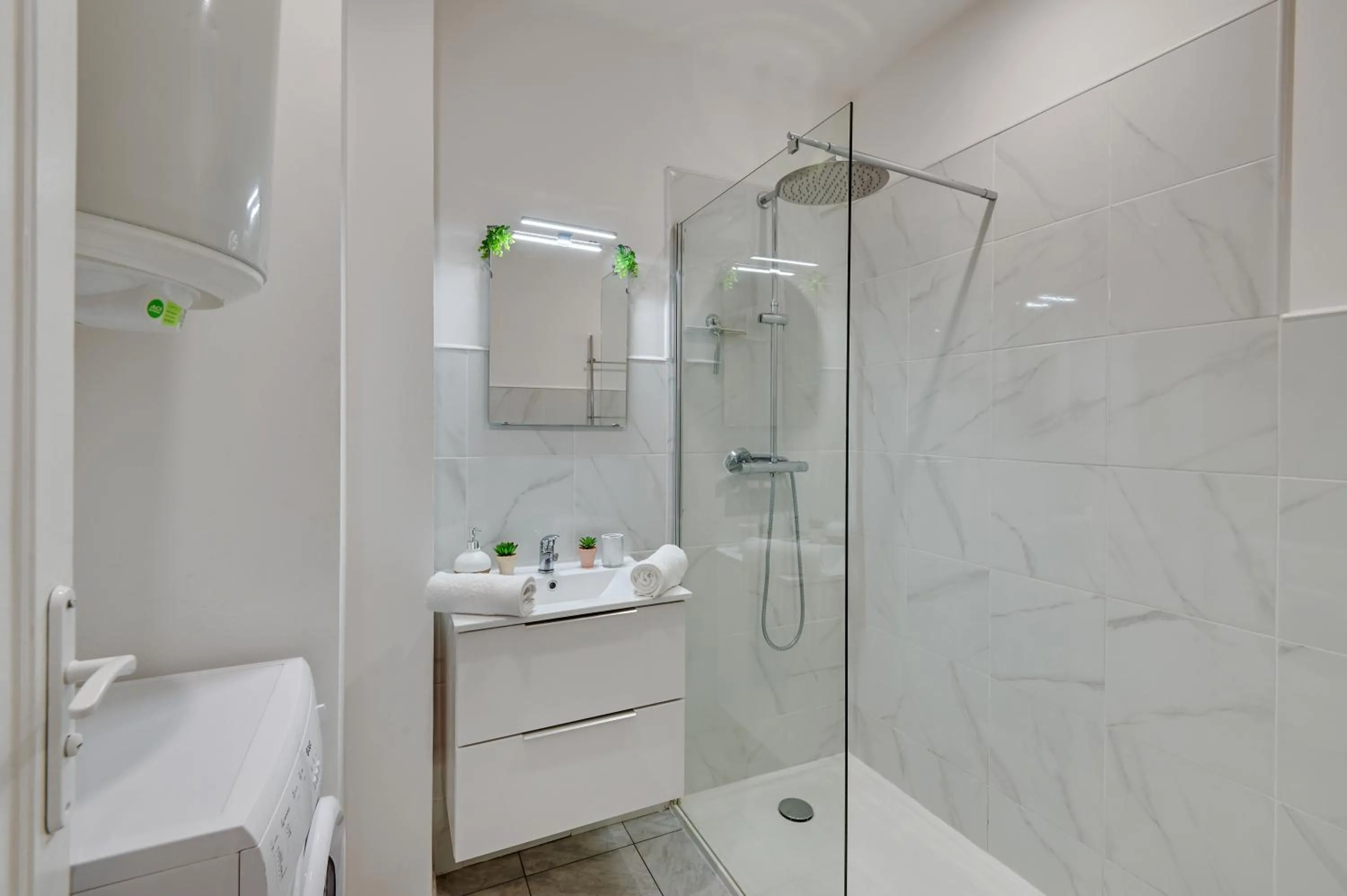 Bathroom in - Luxury Appart Climatisé Plage -