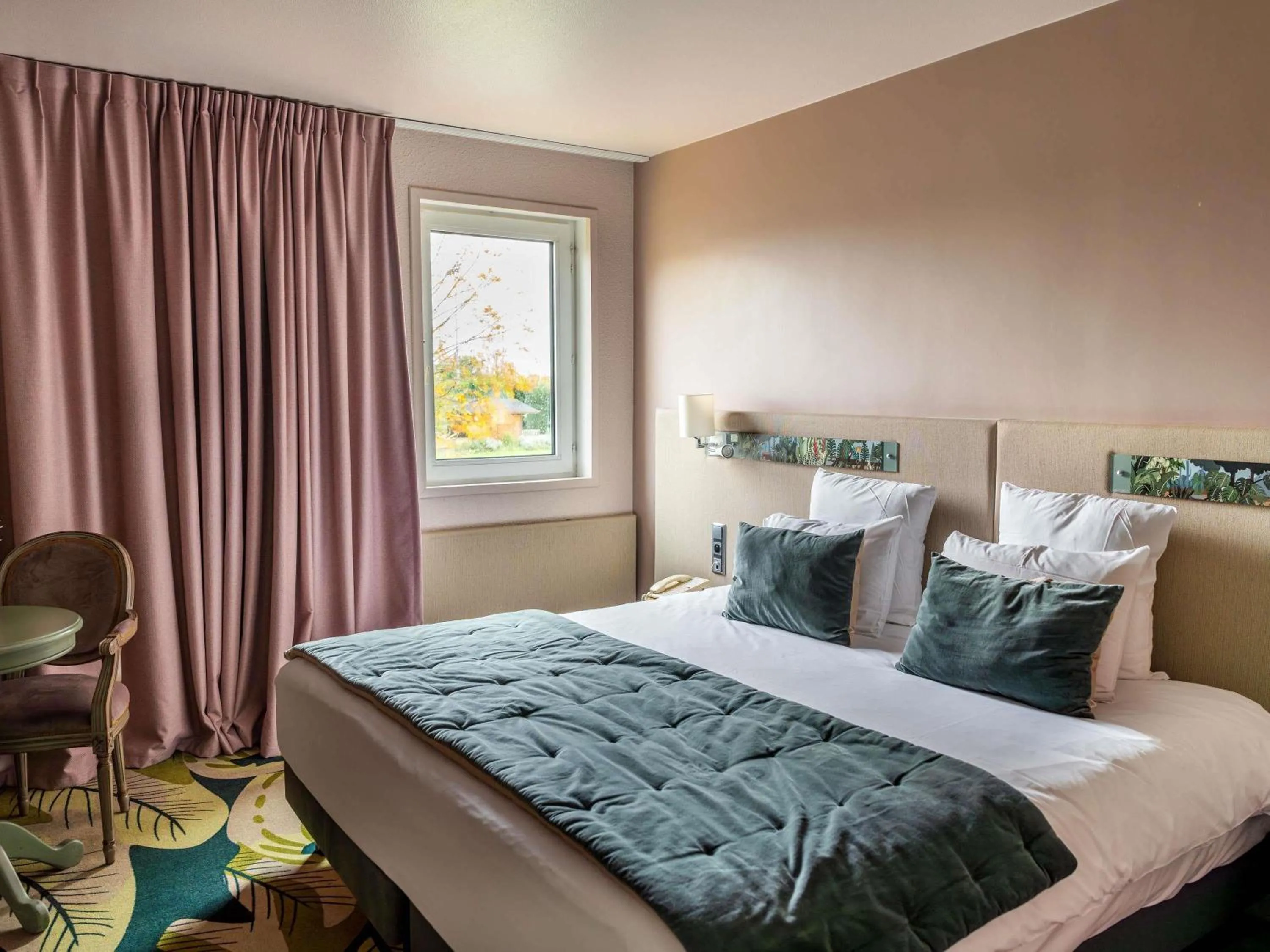 Bedroom, Bed in Hotel Mercure Parc du Coudray - Barbizon