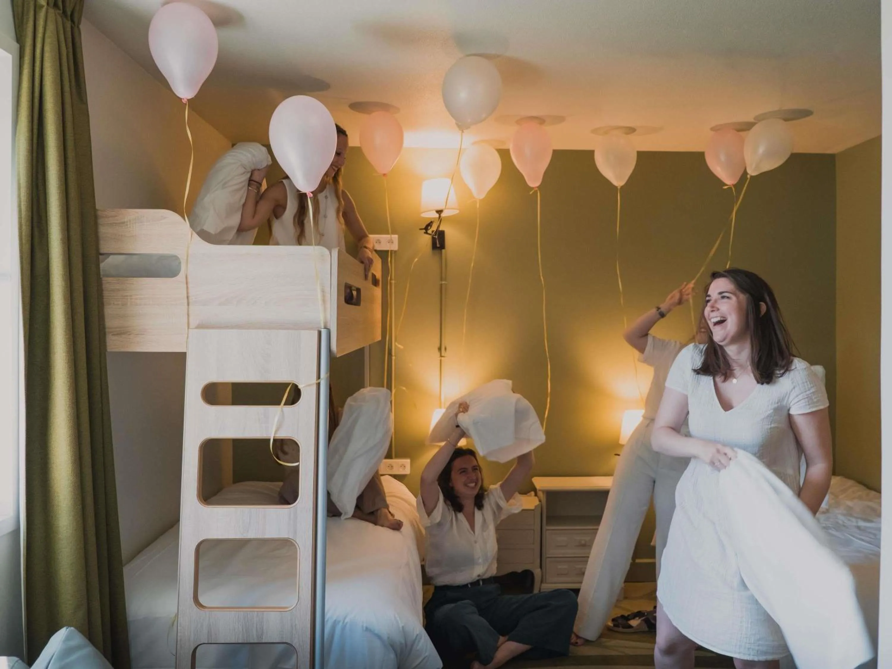 Bedroom, Bed in Hotel Mercure Parc du Coudray - Barbizon